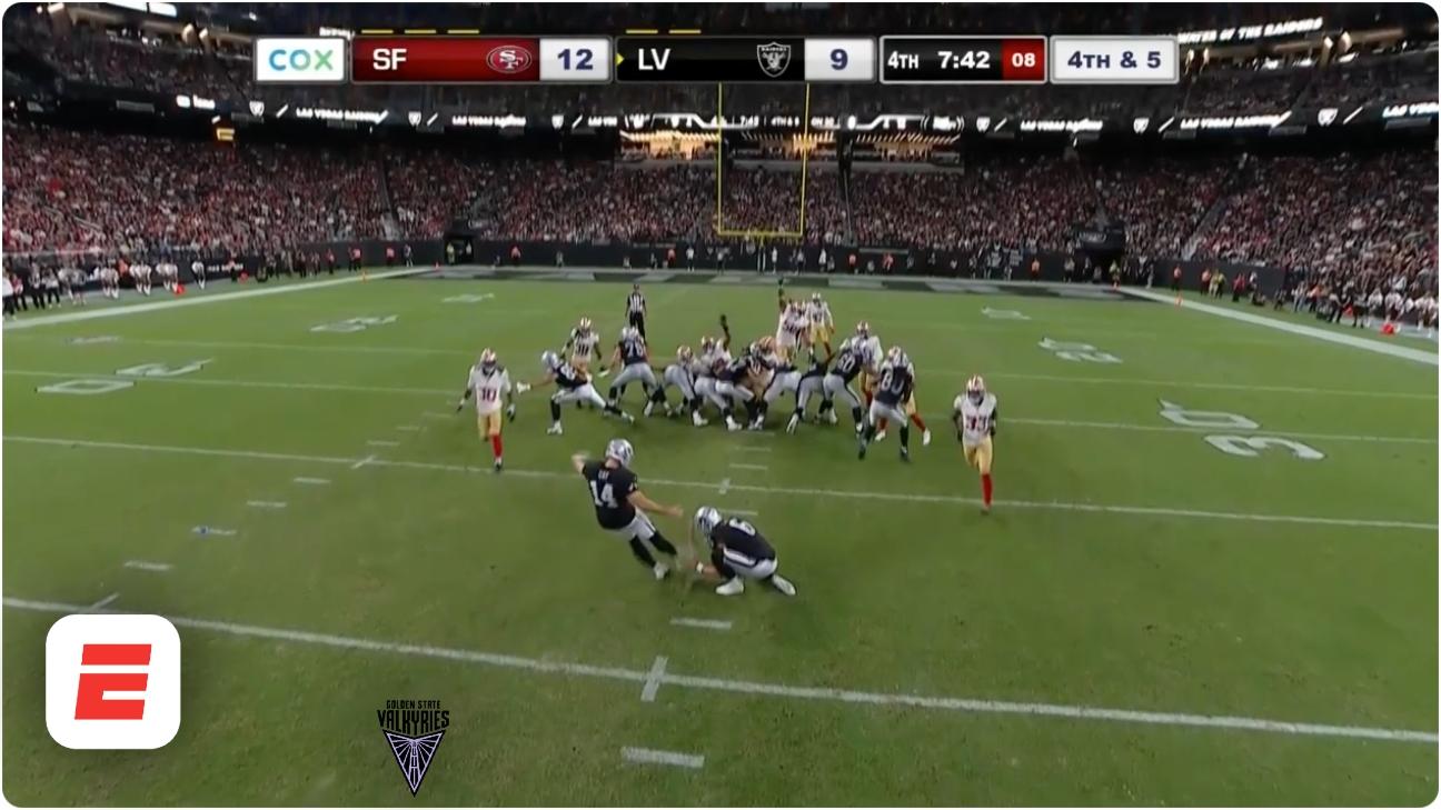 Matt Gay convierte el gol de campo