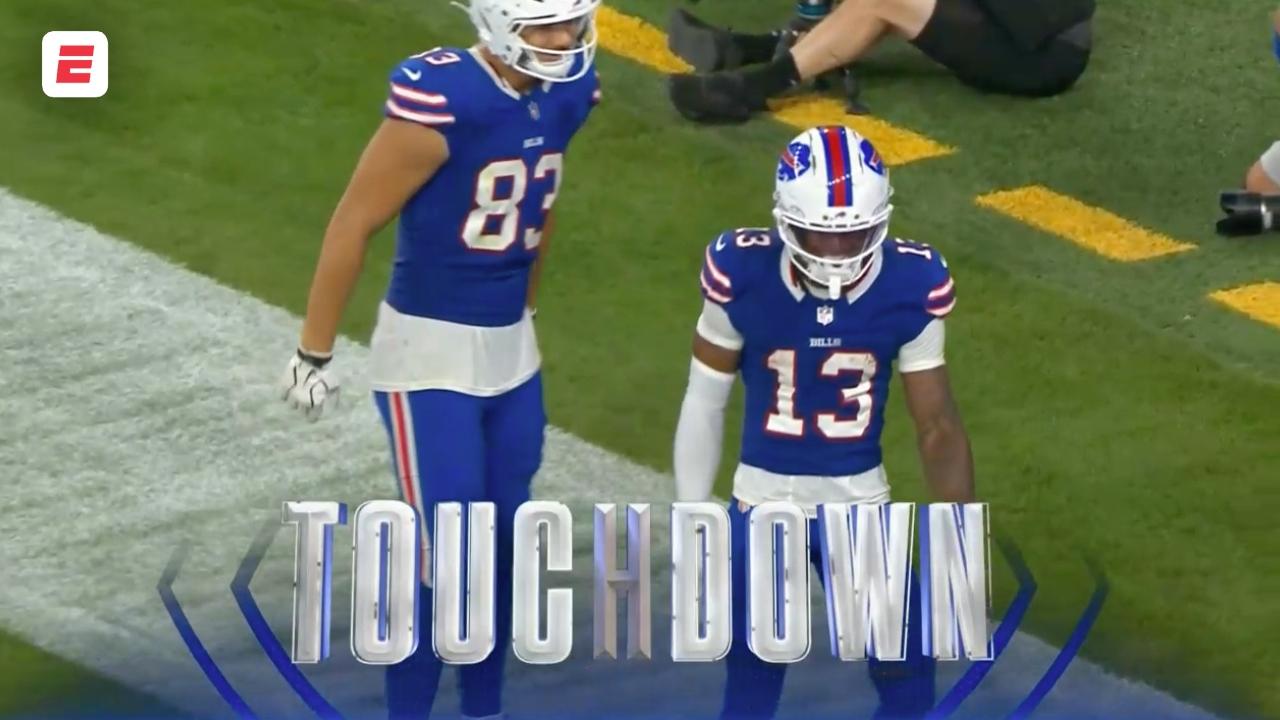 Skyler Bell castiga por tierra y consigue el touchdown