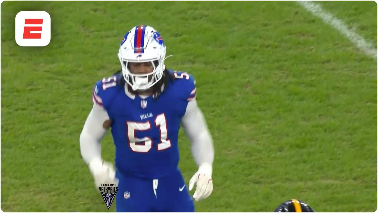 Mike Danna frena el ataque con tackle para pérdida