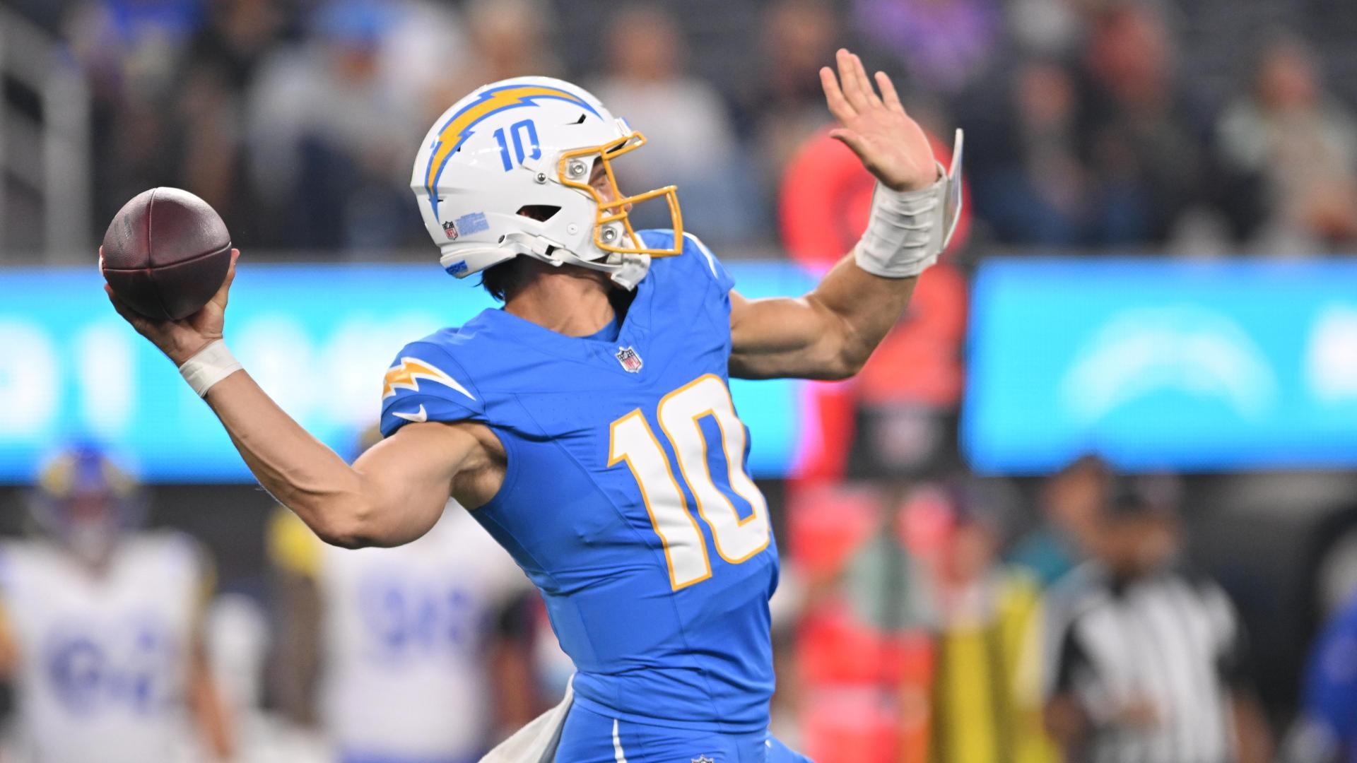 ¡Conexión letal! Herbert y Johnston se combinan para TD de 65 yardas