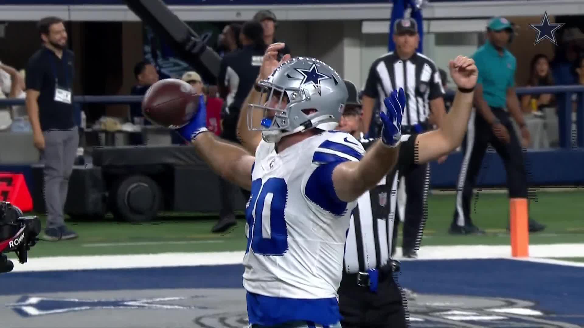 Sam Howell mantiene el ritmo y encuentra a Van Vooren para touchdown