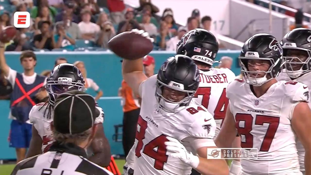 Jack Velling atrapa el pase y anota el touchdown