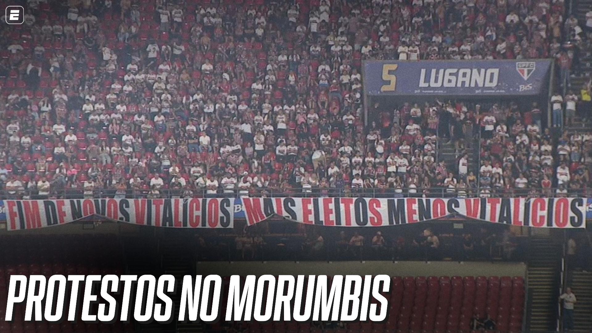 Torcida do São Paulo faz protesto com faixas no Morumbi: 'Conselheiro, você não é dono do clube'