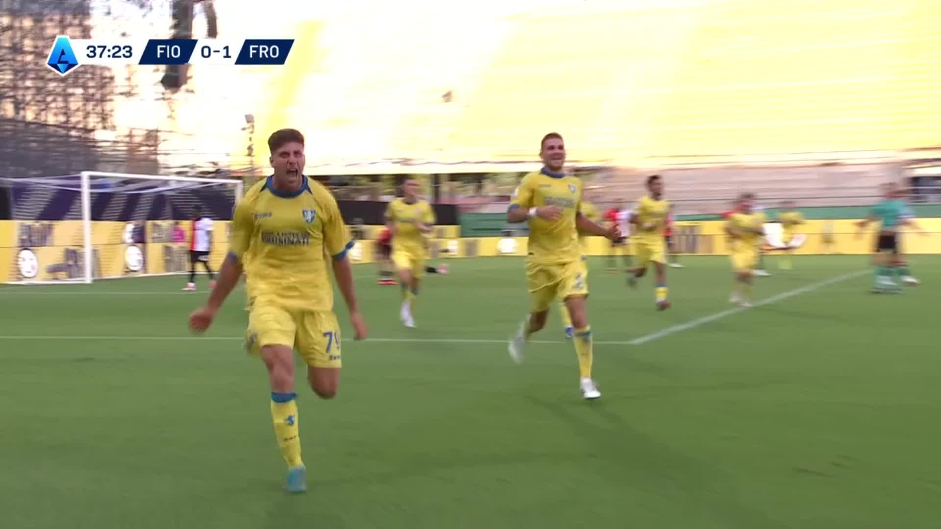 Cabezazo letal de Bracaglia para estirar la ventaja de Frosinone