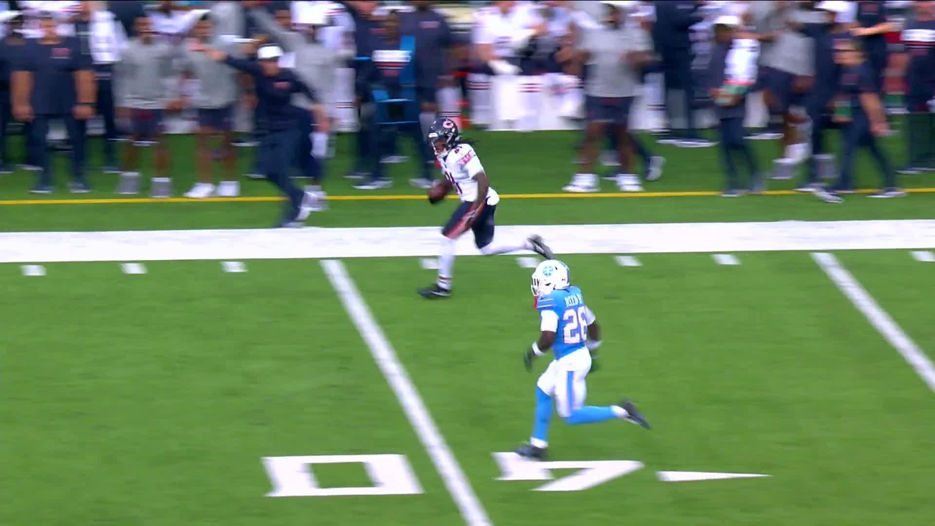 ¡Zavion Thomas recorre 97 yardas y lleva a los Bears hasta la zona de anotación!