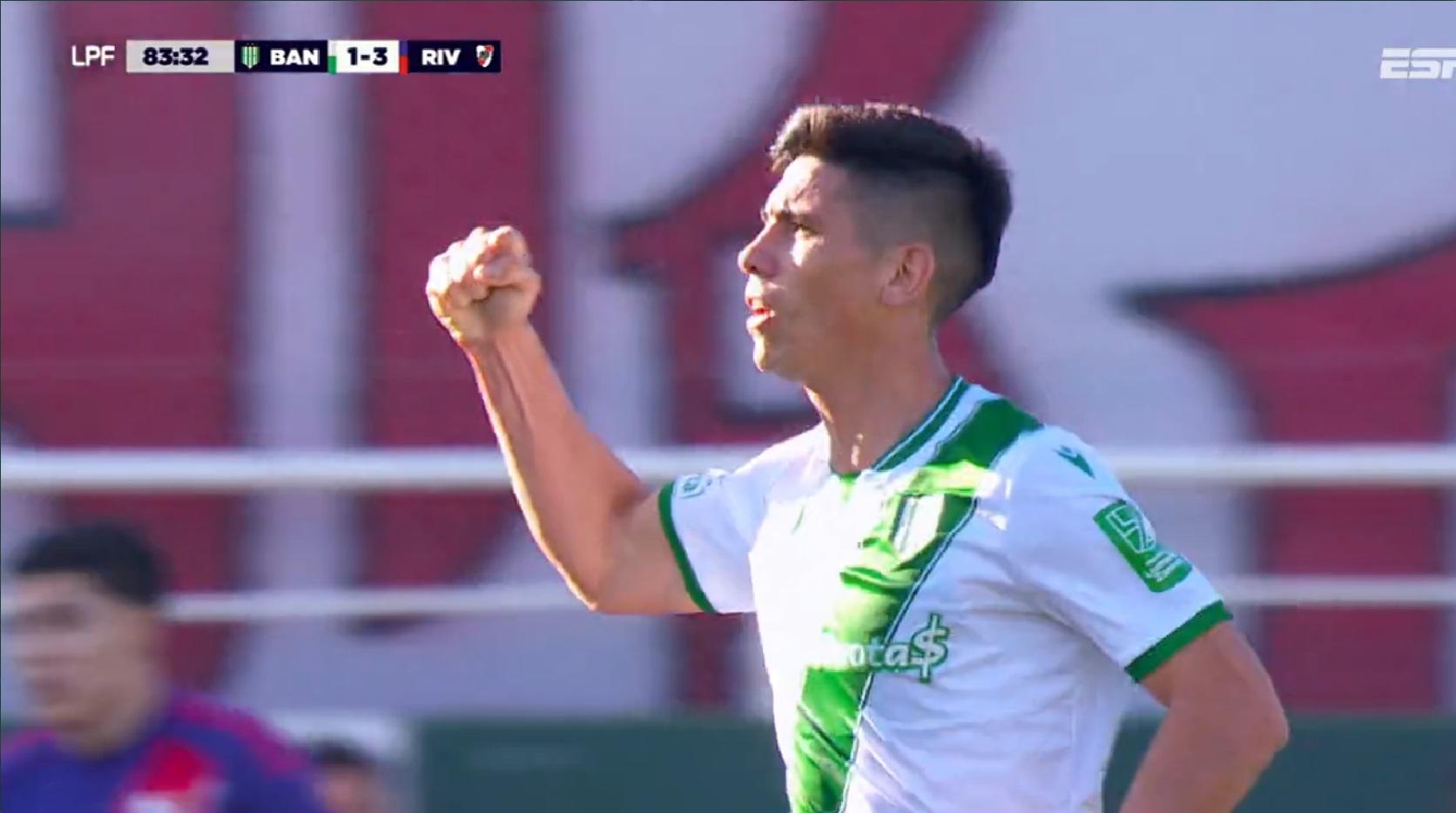 GOLAÇO DO BANFIELD! Sepúlveda acerta chute de muito longe e marca o segundo dele Contra o River Plate; VEJA