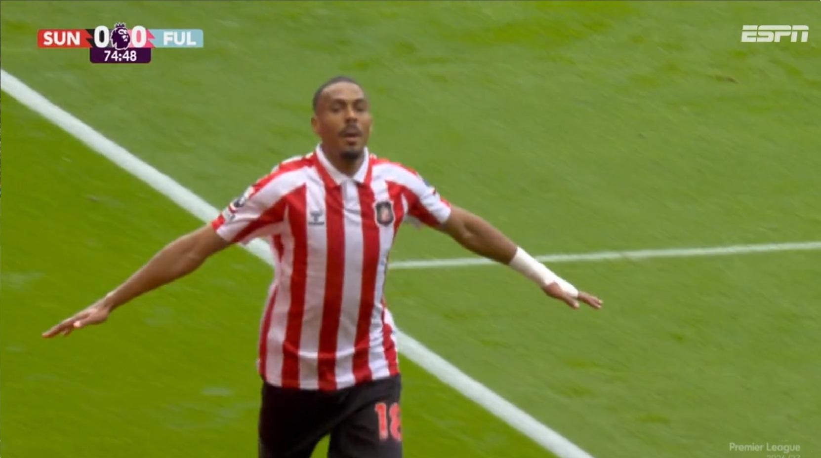 Gol do Sunderland! Diarra recebe boa bola enfiada e cruza para Isidor abrir o marcador contra o Fulham na Premier League; VEJA