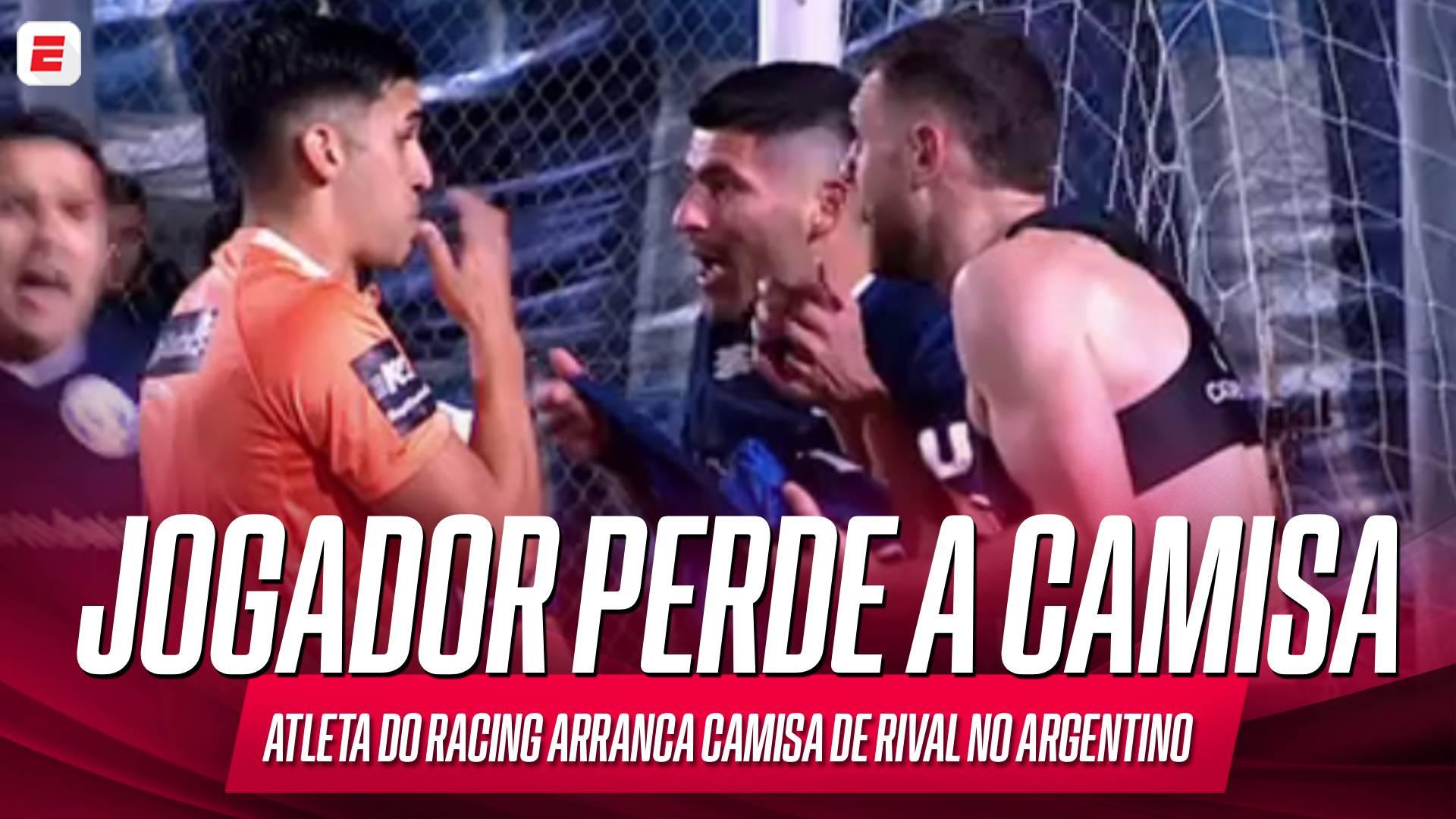 Jogador do Rivadavia tem camisa arrancada por atleta do Racing, e árbitro marca pênalti no Campeonato Argentino; VEJA
