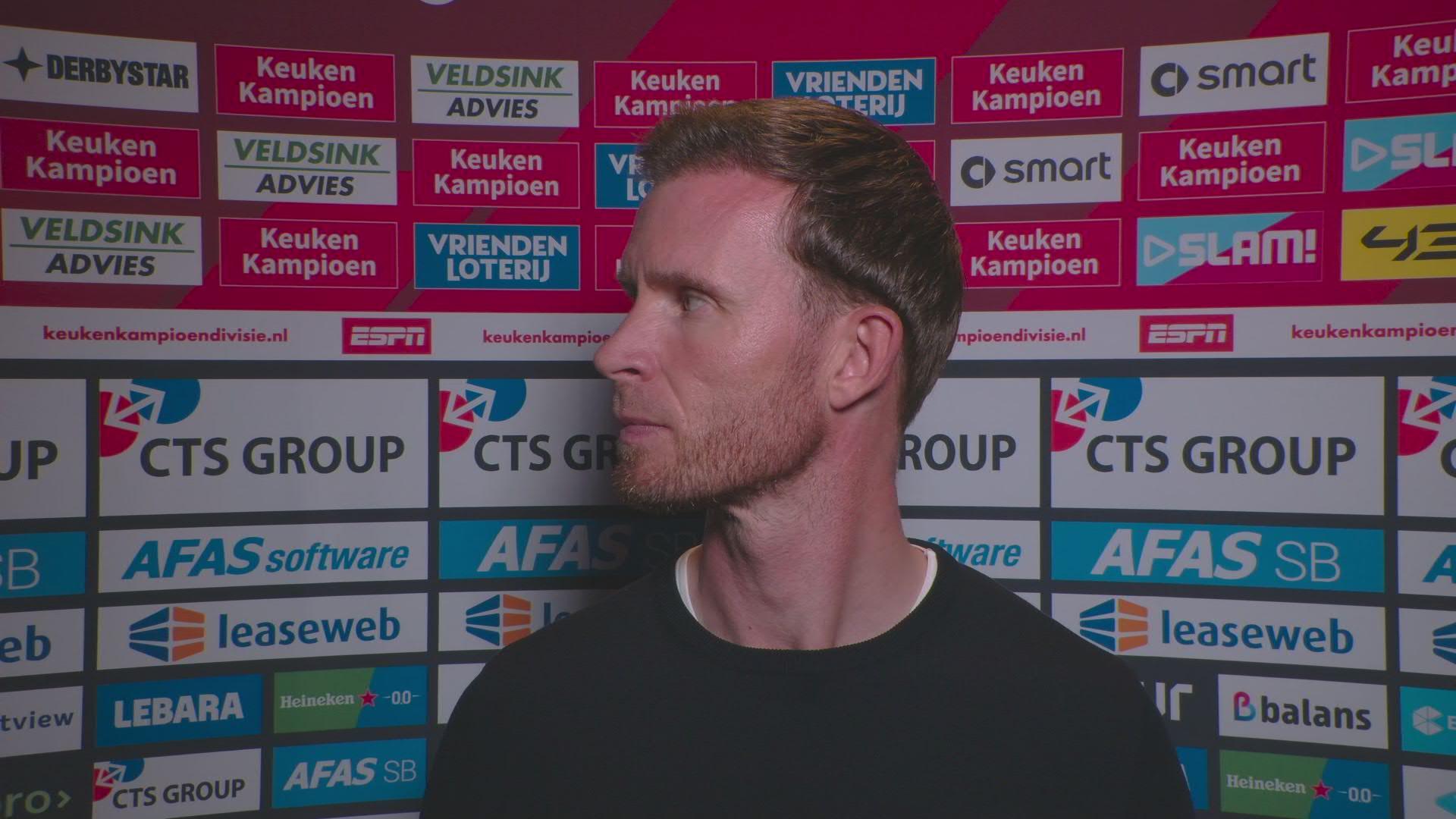 Otten zag zijn ploeg grip verliezen: "AZ was in alles beter vandaag"
