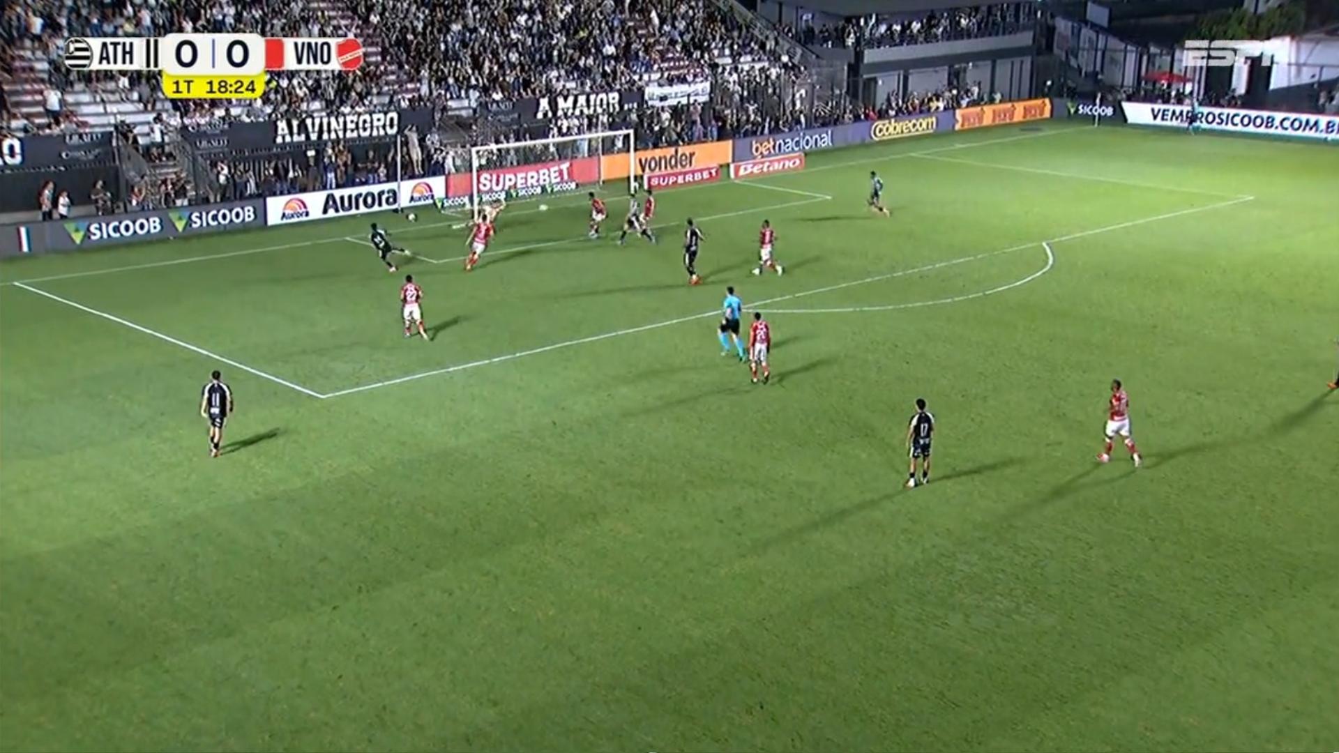 Gol do Athletic! Yago recebe boa bola enfiada e bate cruzado para abrir o placar contra o Vila Nova; VEJA