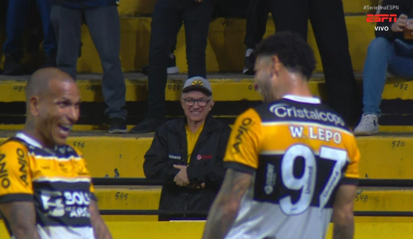 Gol Puskás na Série B? Willean Lepo enche o pé de muito longe e faz golaço contra o Cuiabá; VEJA