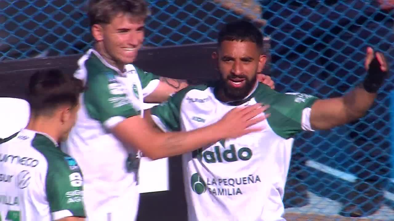 Maffini y un insólito gol en contra para poner en ventaja a Sarmiento