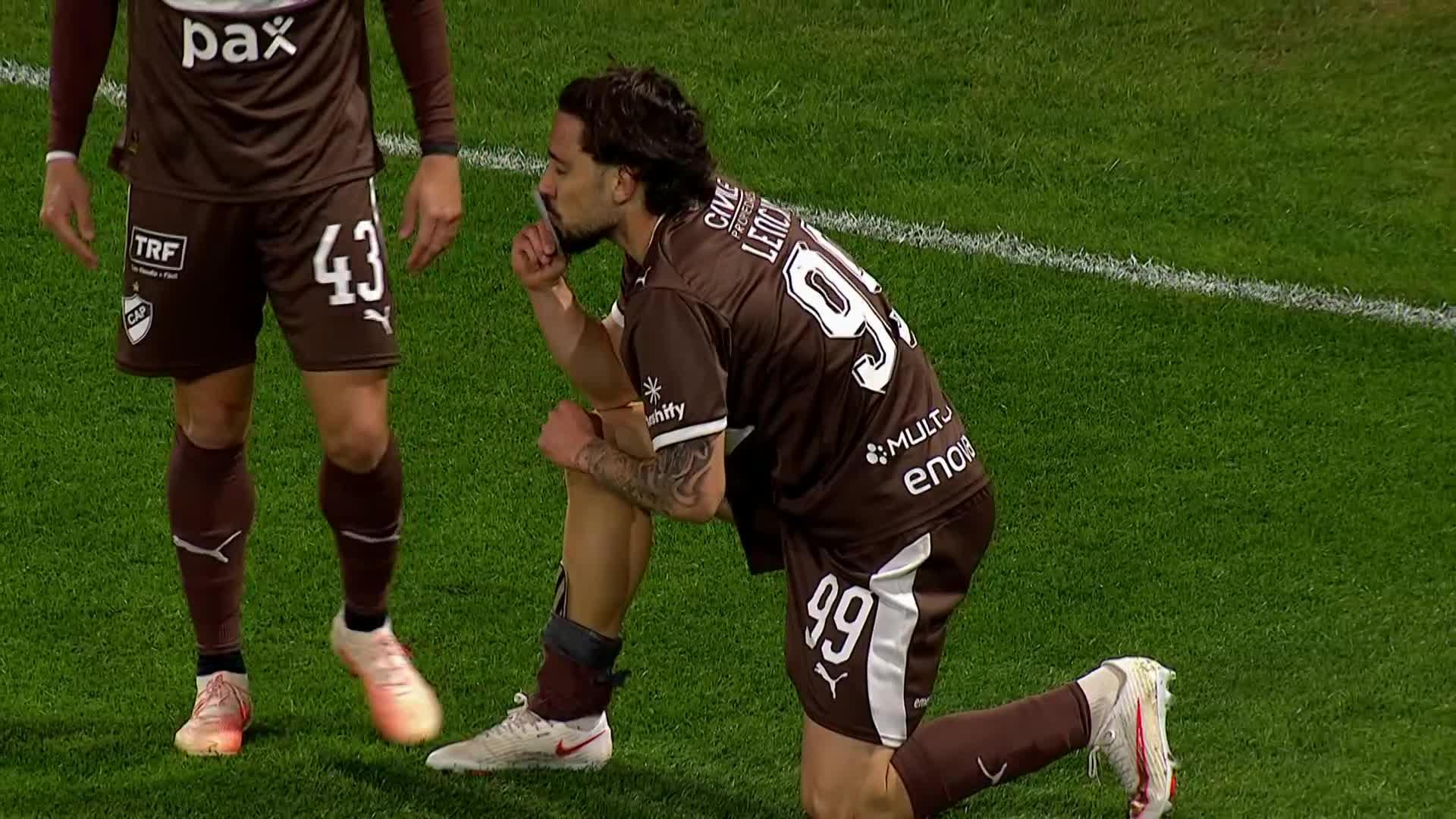 Cabezazo goleador de Lencina para poner en ventaja a Platense