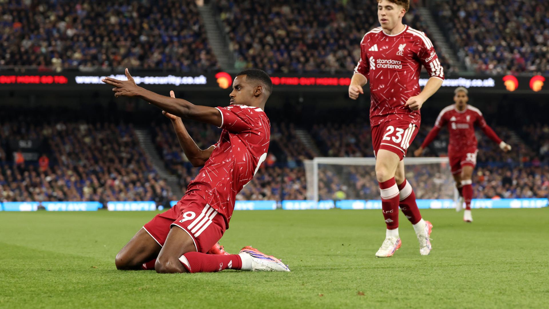 Isak's quickfire double gives Iraola first Reds win