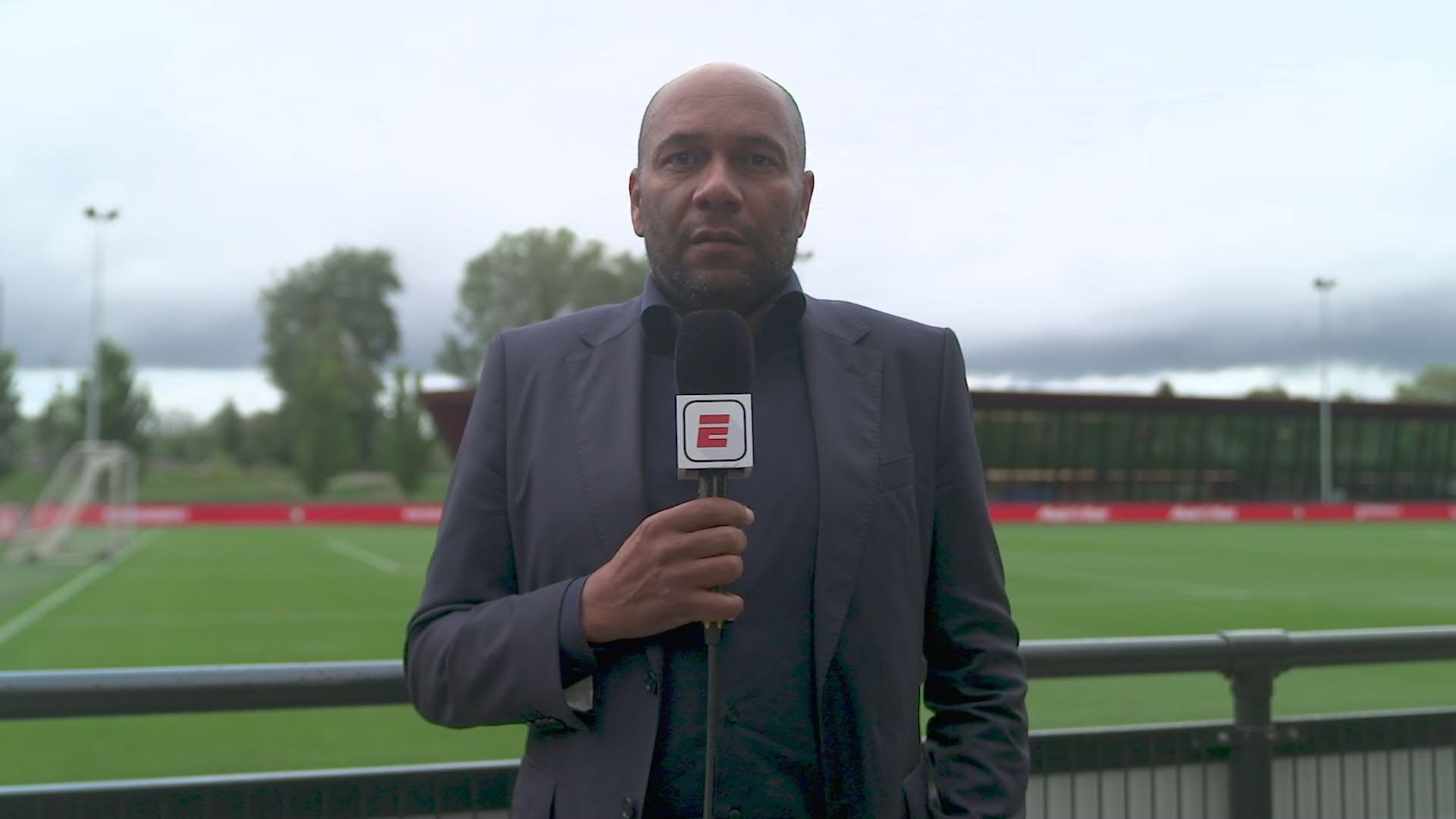 Van Bronckhorst verwacht dat Hadj Moussa blijft: "Hij heeft niet met zijn vuist op tafel geslagen"