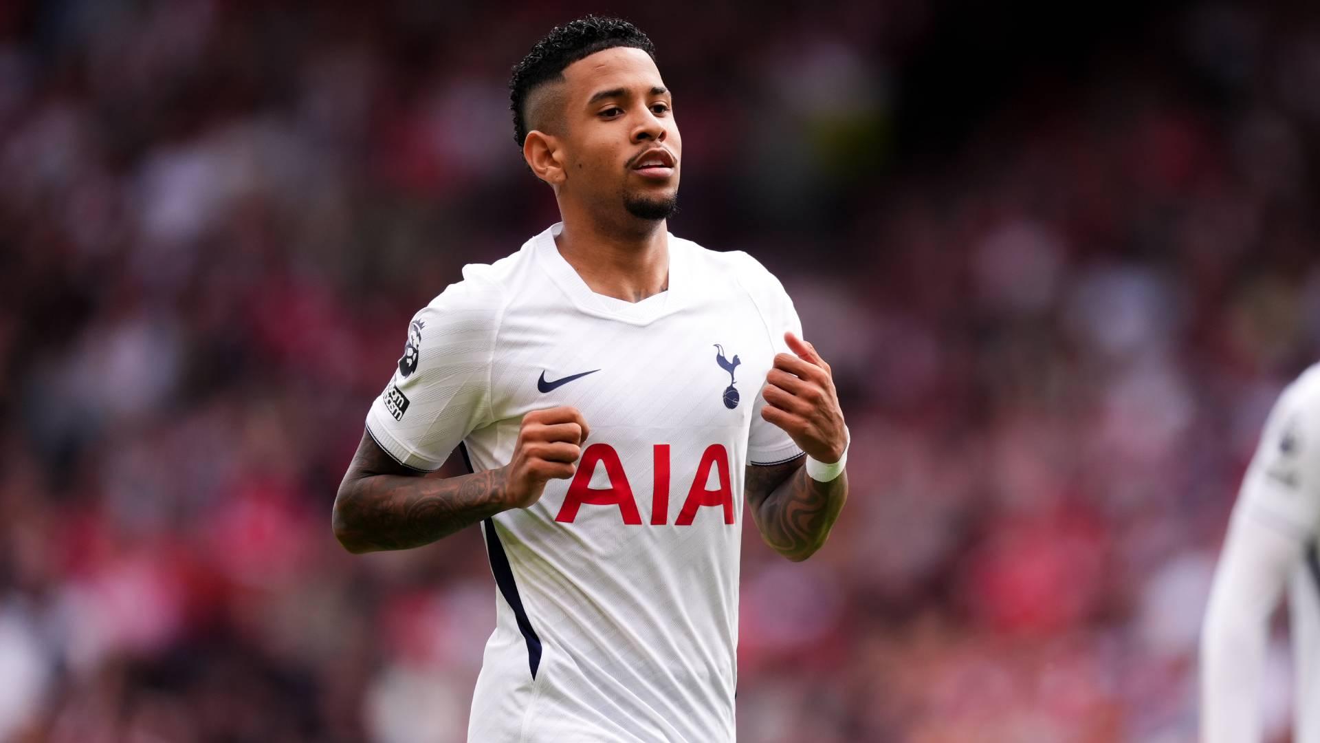 Sávio é caçado em campo em duelo contra o Forest pela Premier League; VEJA