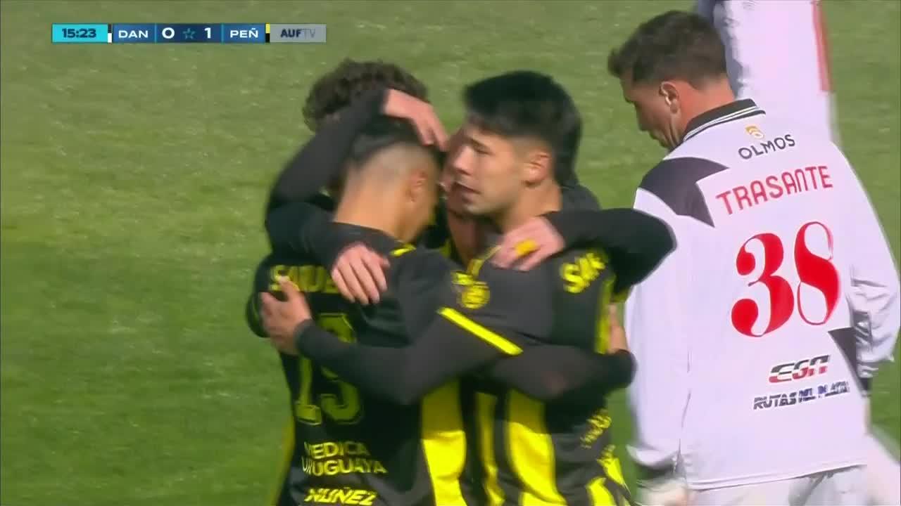 Cabezazo goleador de Umpierrez para poner el 1-0 para Peñarol