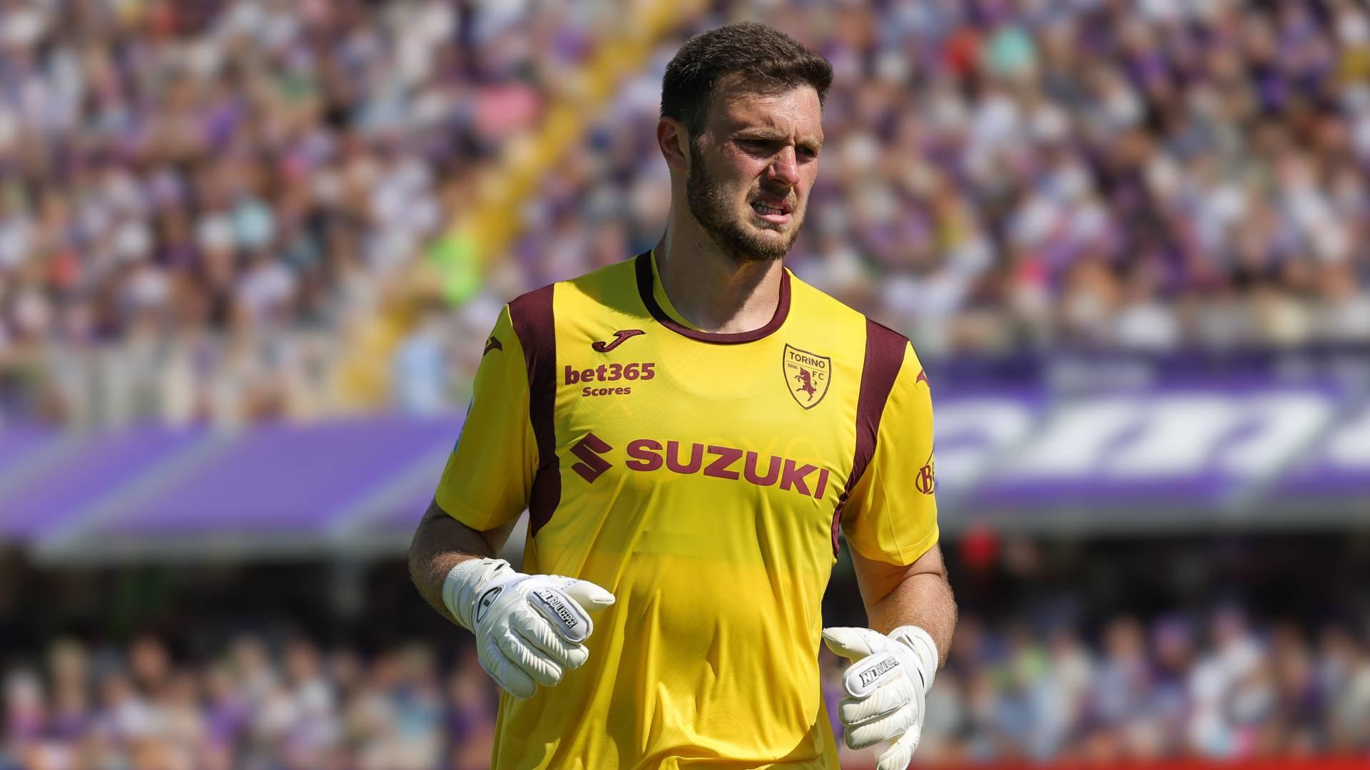 Aí não, Perri! Goleiro brasileiro falha em gol do Torino pelo Campeonato Italiano