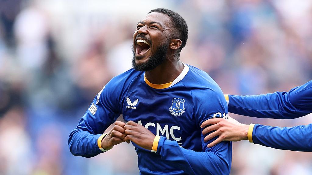 Maitland-Niles' stunning goal salvages a draw against United