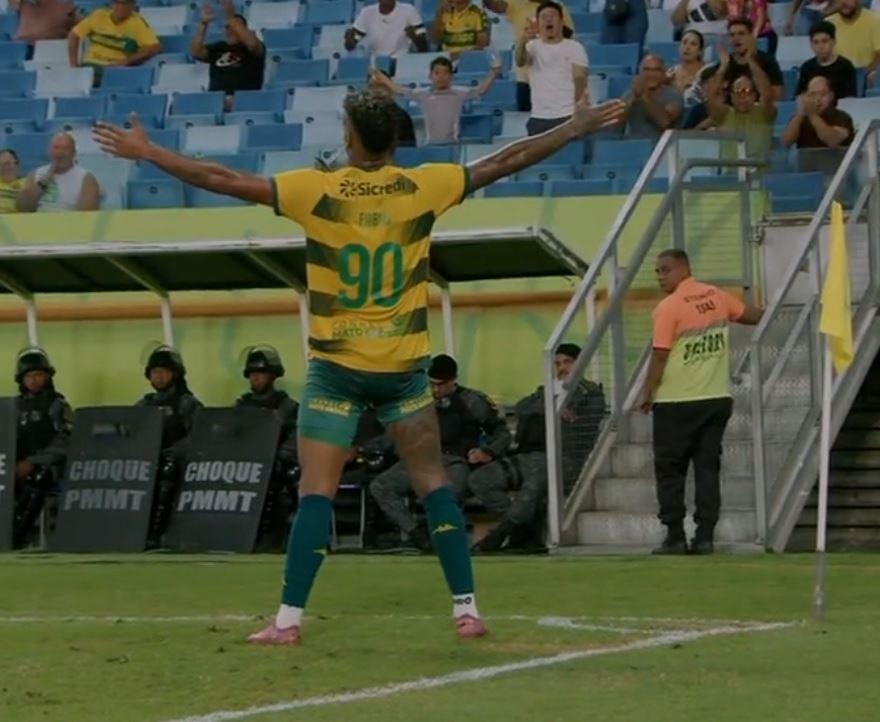 Gol do Cuiabá! Fábio Gomes completa cruzamento e abre o placar contra o Athletic na Série B