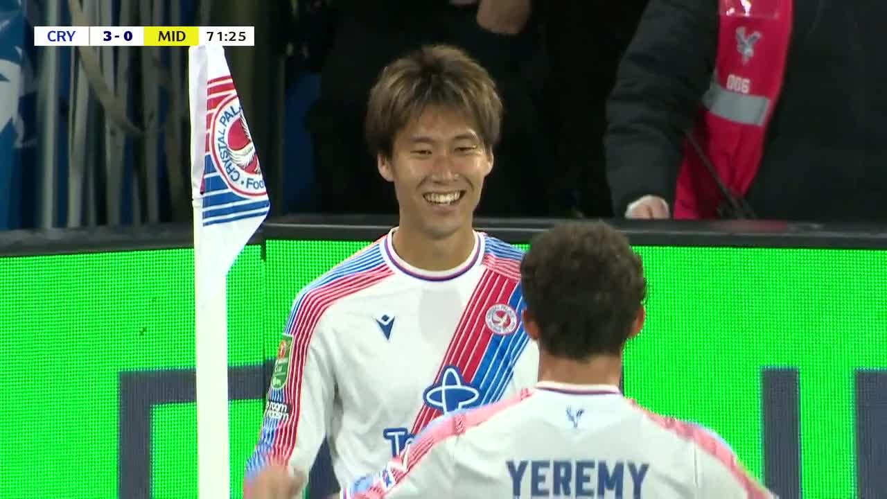 ¡Golazo de Kamada! Puso el tercero contra Middlesbrough