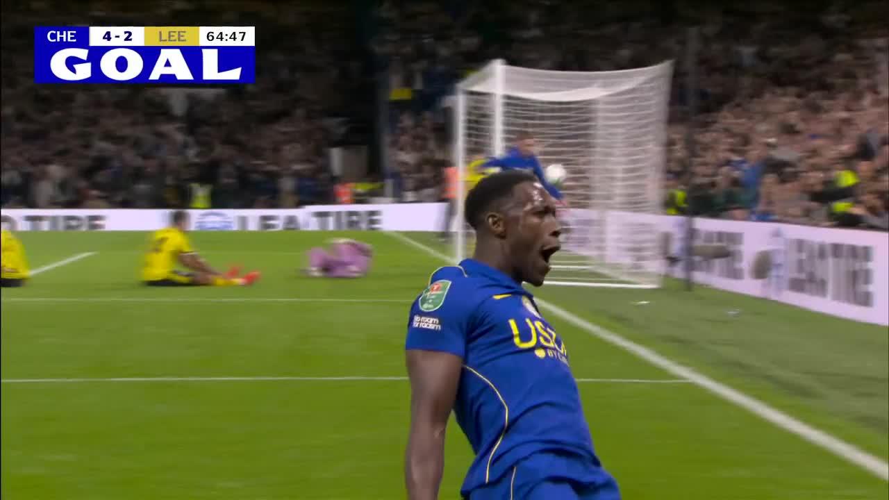 Derechazo y a cobrar: Welbeck amplió la diferencia de Chelsea