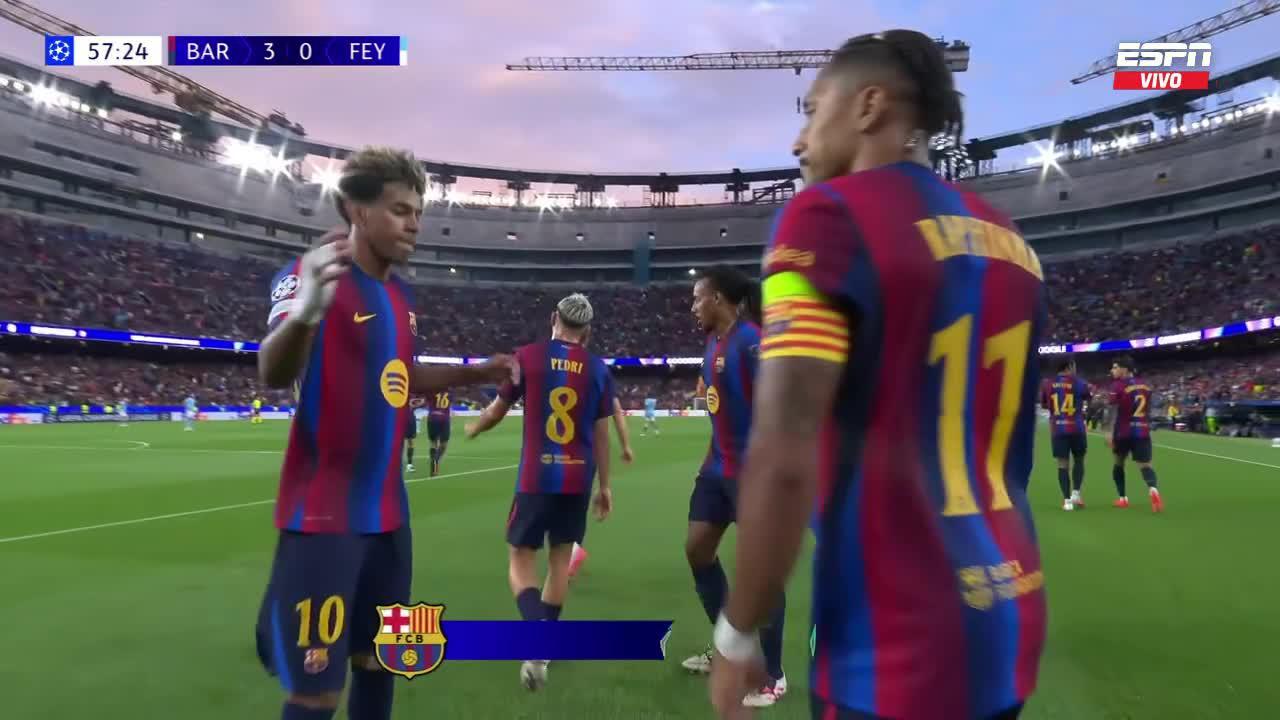 Raphinha no perdonó y marcó el tercero del Barcelona