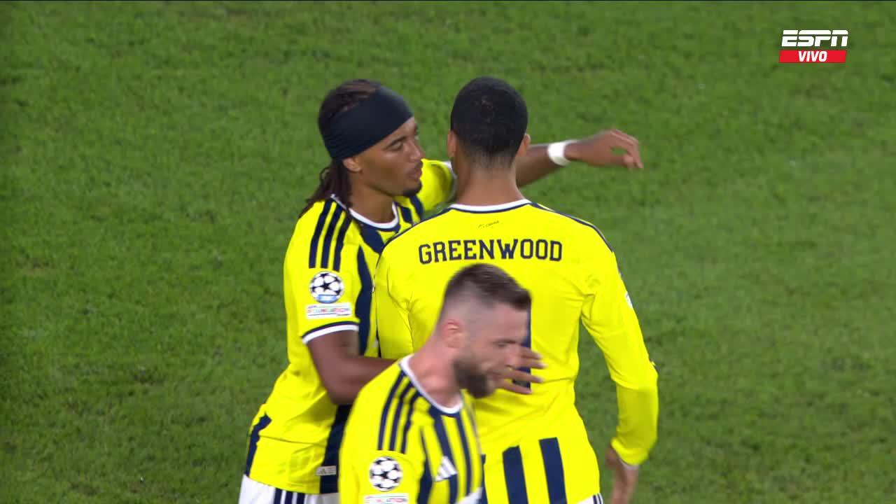 ¡Golazo de Brown para el 1-1 del Fenerbahce ante la Roma en la Champions!