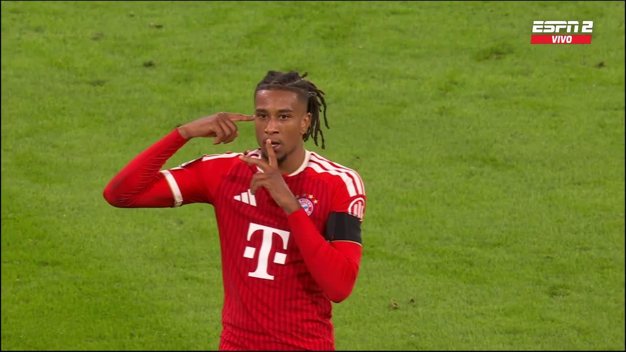 ¡La colgó del ángulo! Olise le puso el moño a la goleada del Bayern Munich