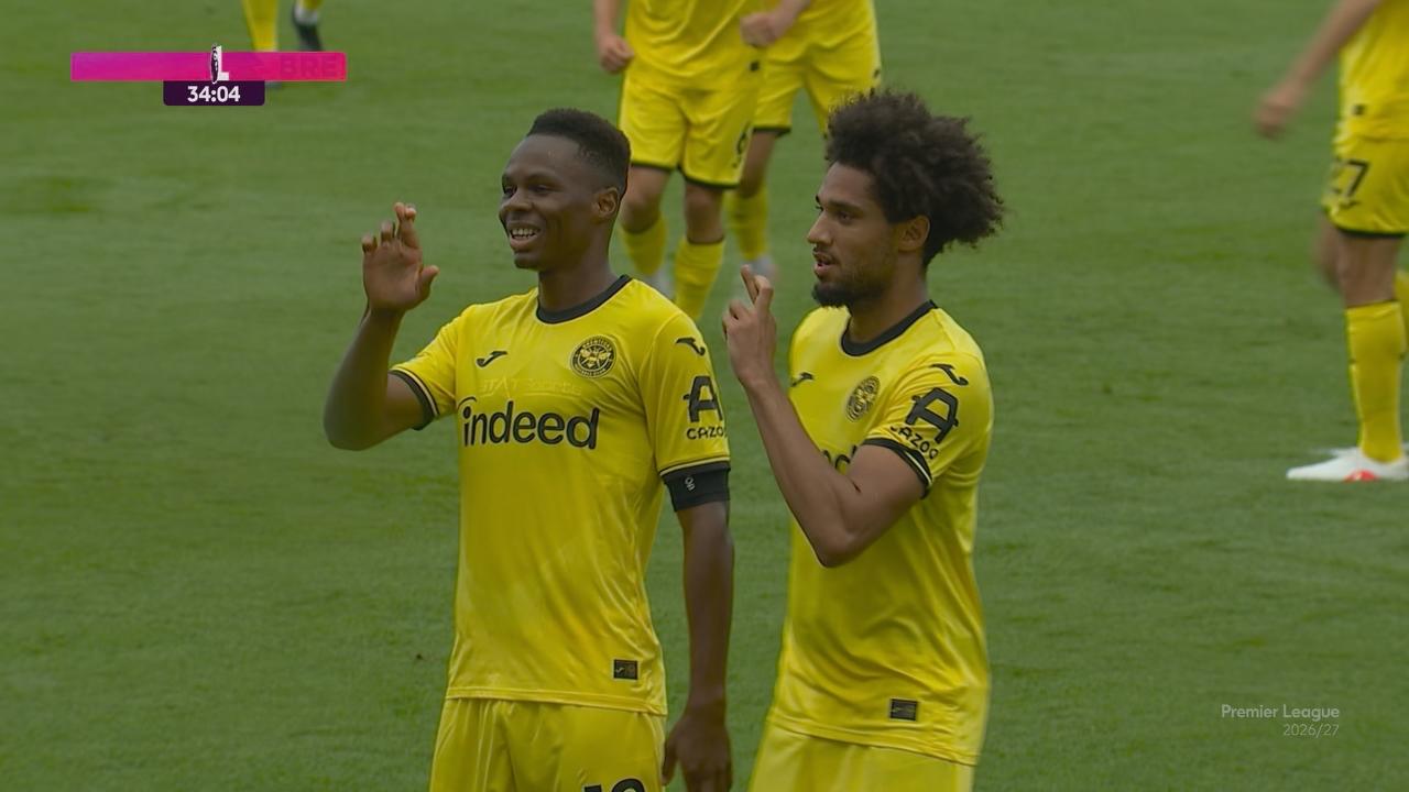 Cabezazo goleador de Schade para adelantar a Brentford ante Bournemouth