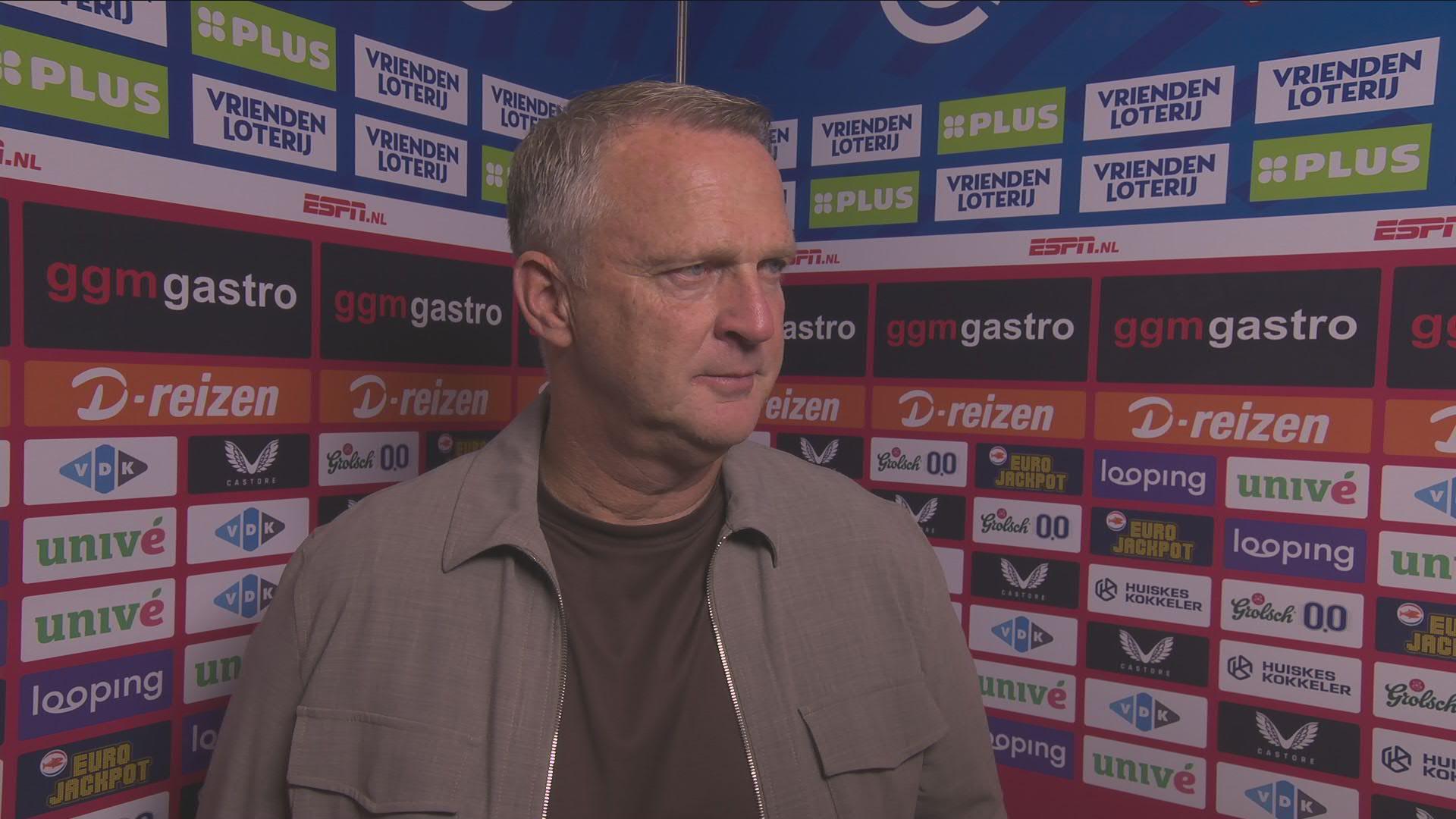 Van den Brom ziet dat zijn ploeg stappen zet: "Vorig jaar hebben we juist in dit soort wedstrijden heel veel punten verloren"