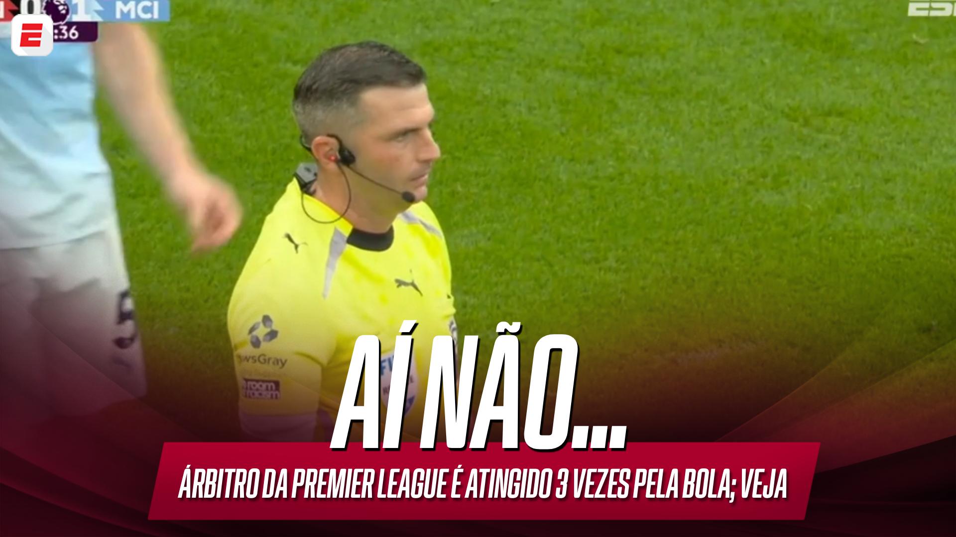 Árbitro que apitou clássico na Premier League leva três boladas no mesmo jogo; VEJA