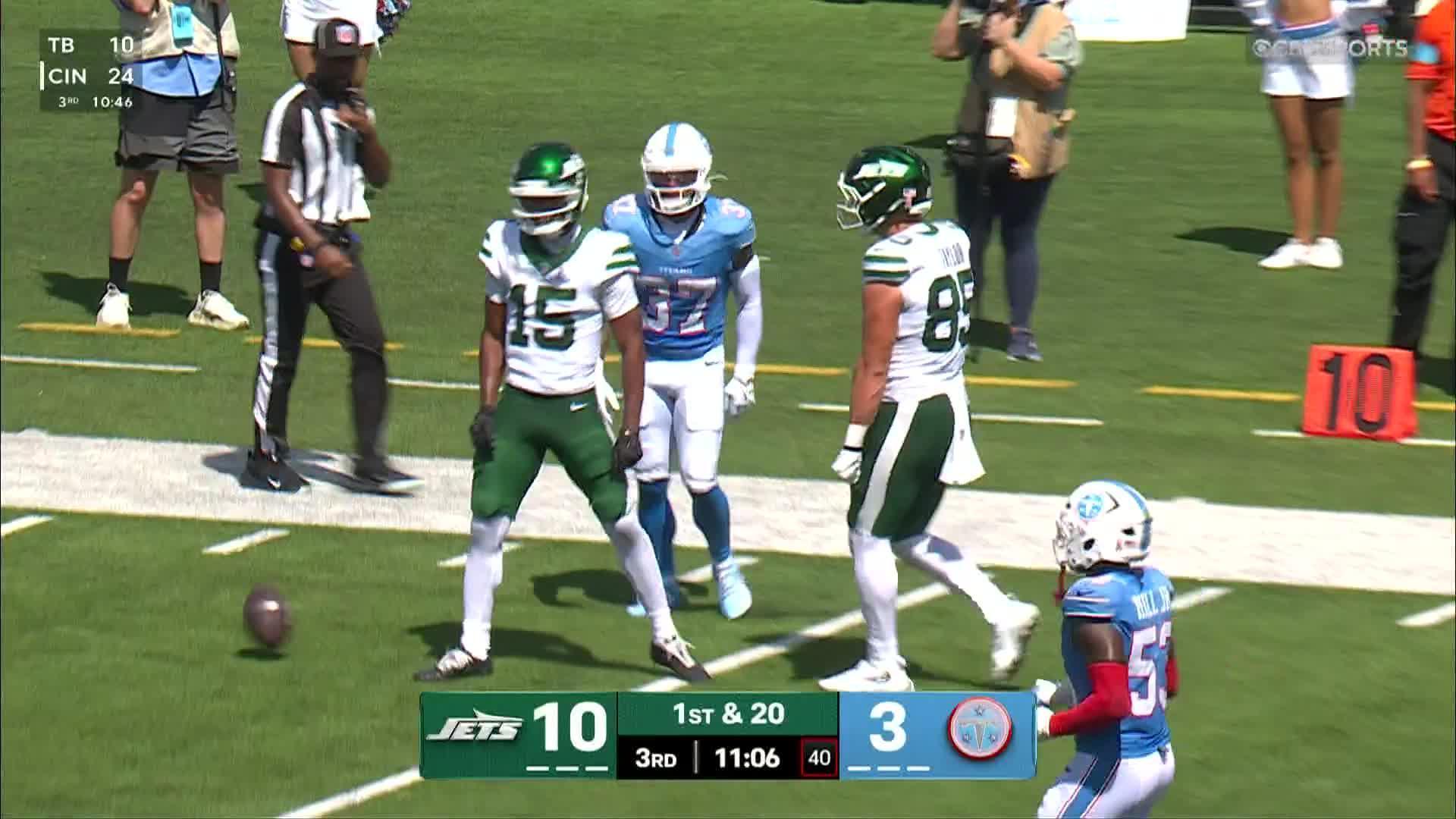 ¡Gran recepción! Adonai Mitchell conecta por 40 yardas frente a los Titans