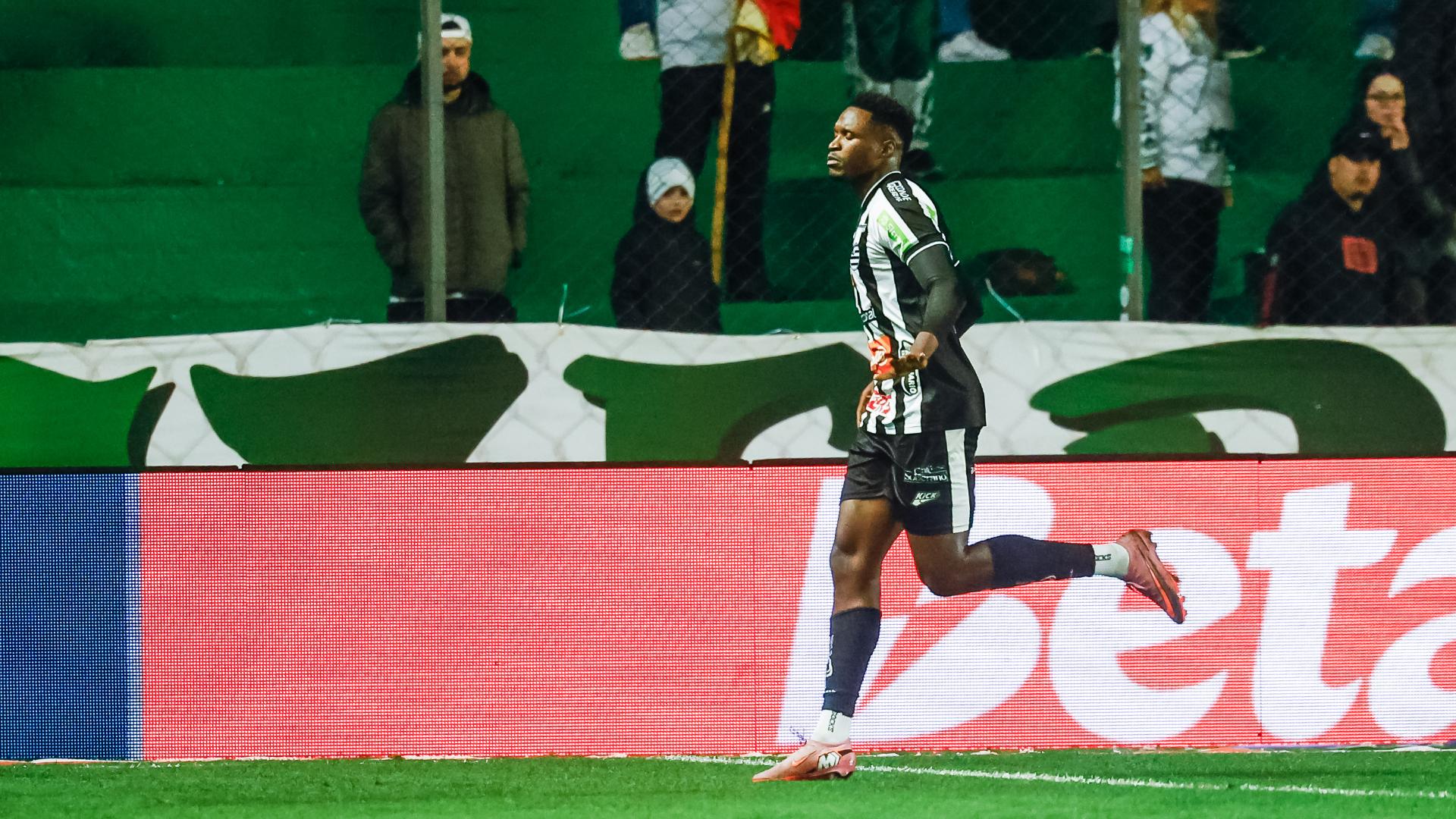 O gol de Aponzá que abriu o caminho para a vitória do Athletic sobre o Juventude pela Série B