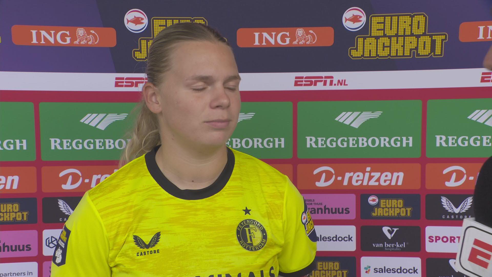 Feyenoord-keeper Dinkla krijgt er vier om de oren: "Het is gewoon pijnlijk"