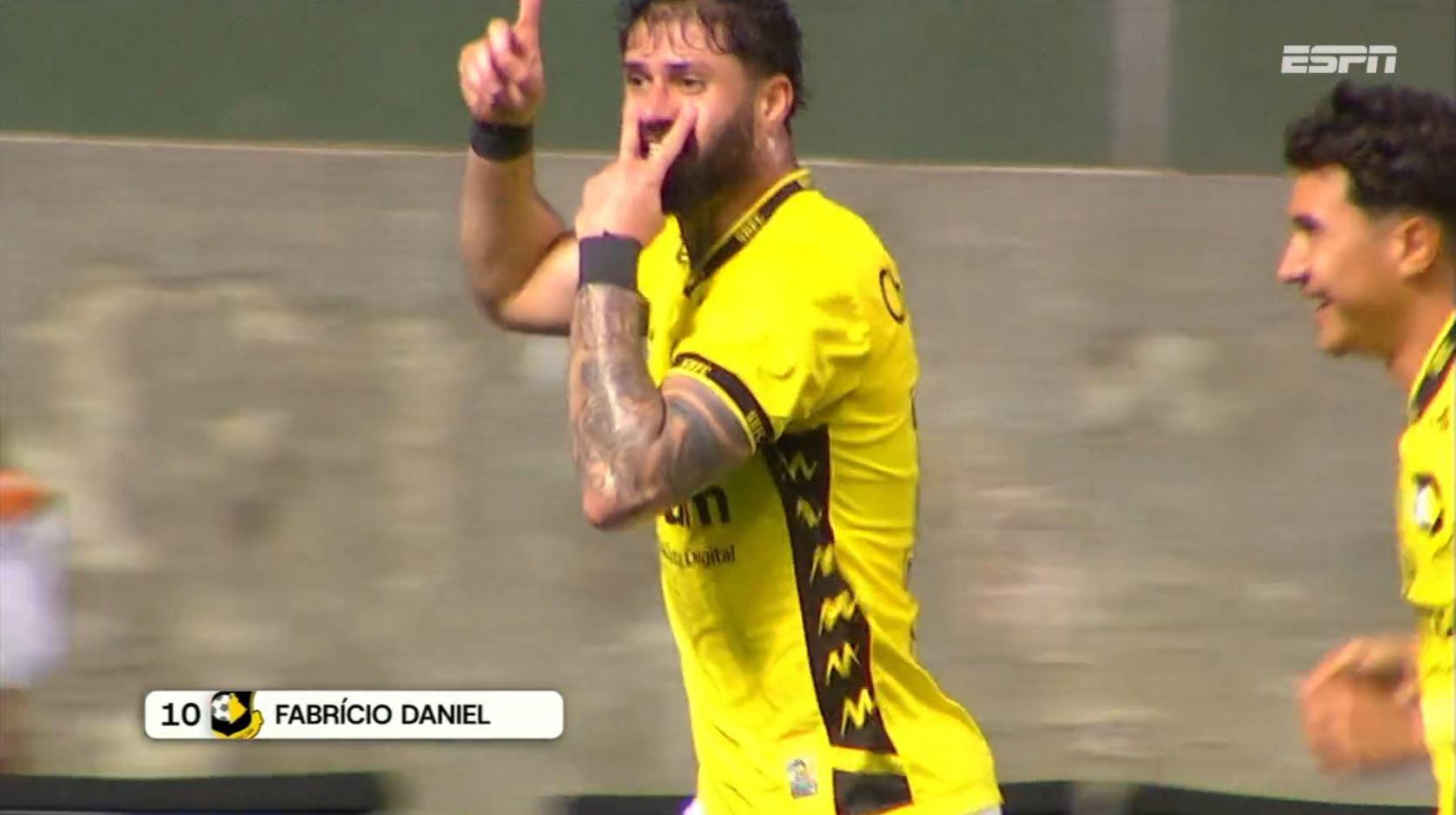 Golaço do São Bernardo! Fabrício Daniel acerta o ângulo com chutaço na entrada da área