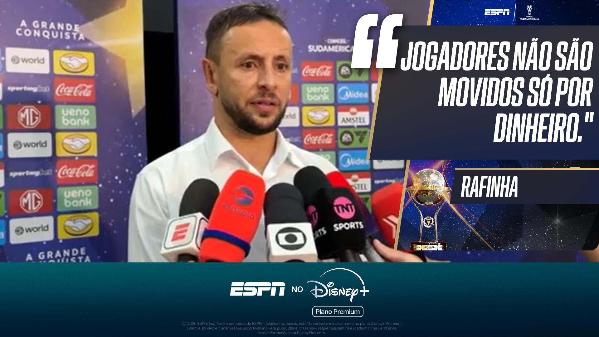 Rafinha lamenta atrasos dos salários no São Paulo: 'Claro que atrapalha, não posso ser hipócrita'