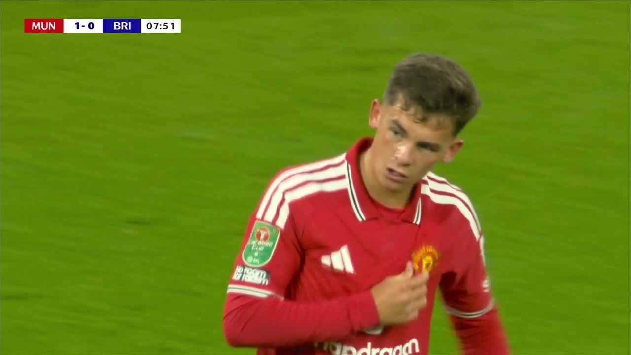 ¡Golazo de Lacey para el 1-0 del Manchester United!