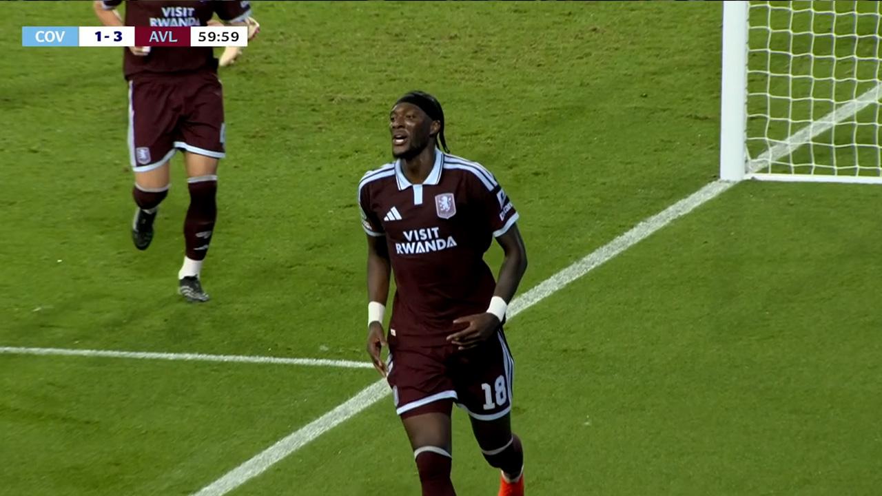 Abraham anotó el 3-1 ante el Coventry y selló su doblete