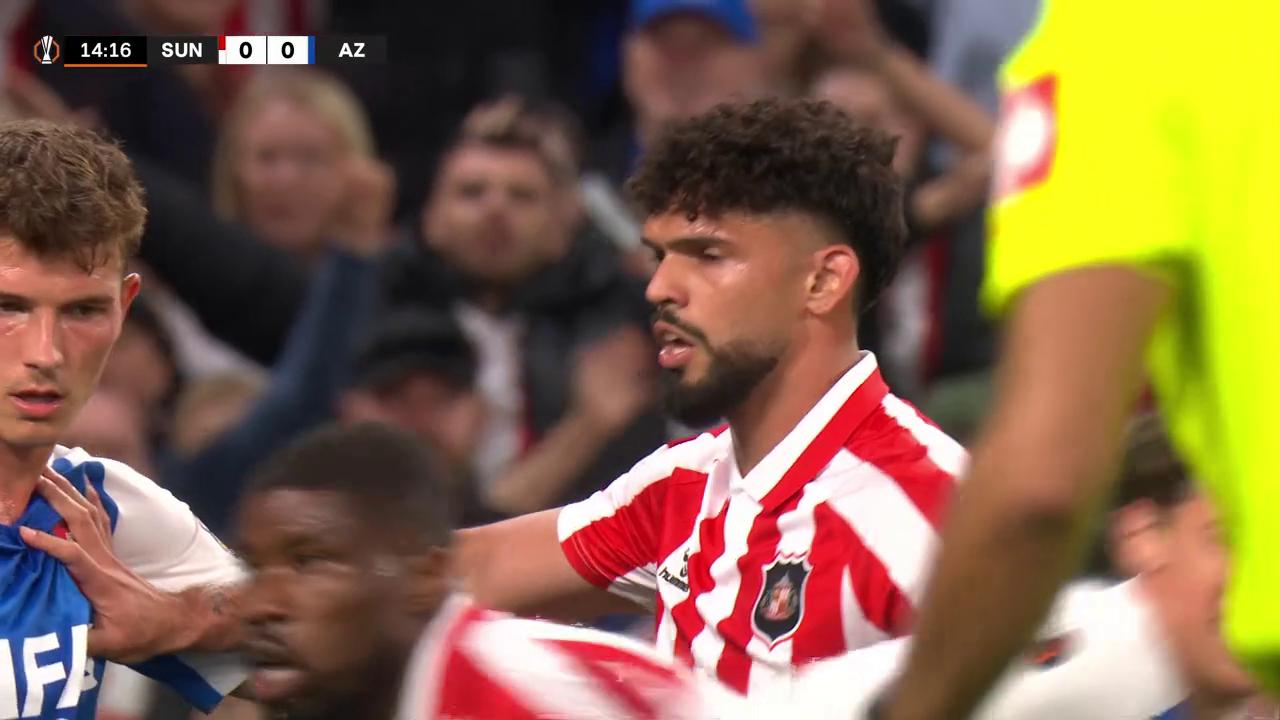 ¡Alderete ganó de arriba y estuvo muy cerca del gol para el Sunderland!