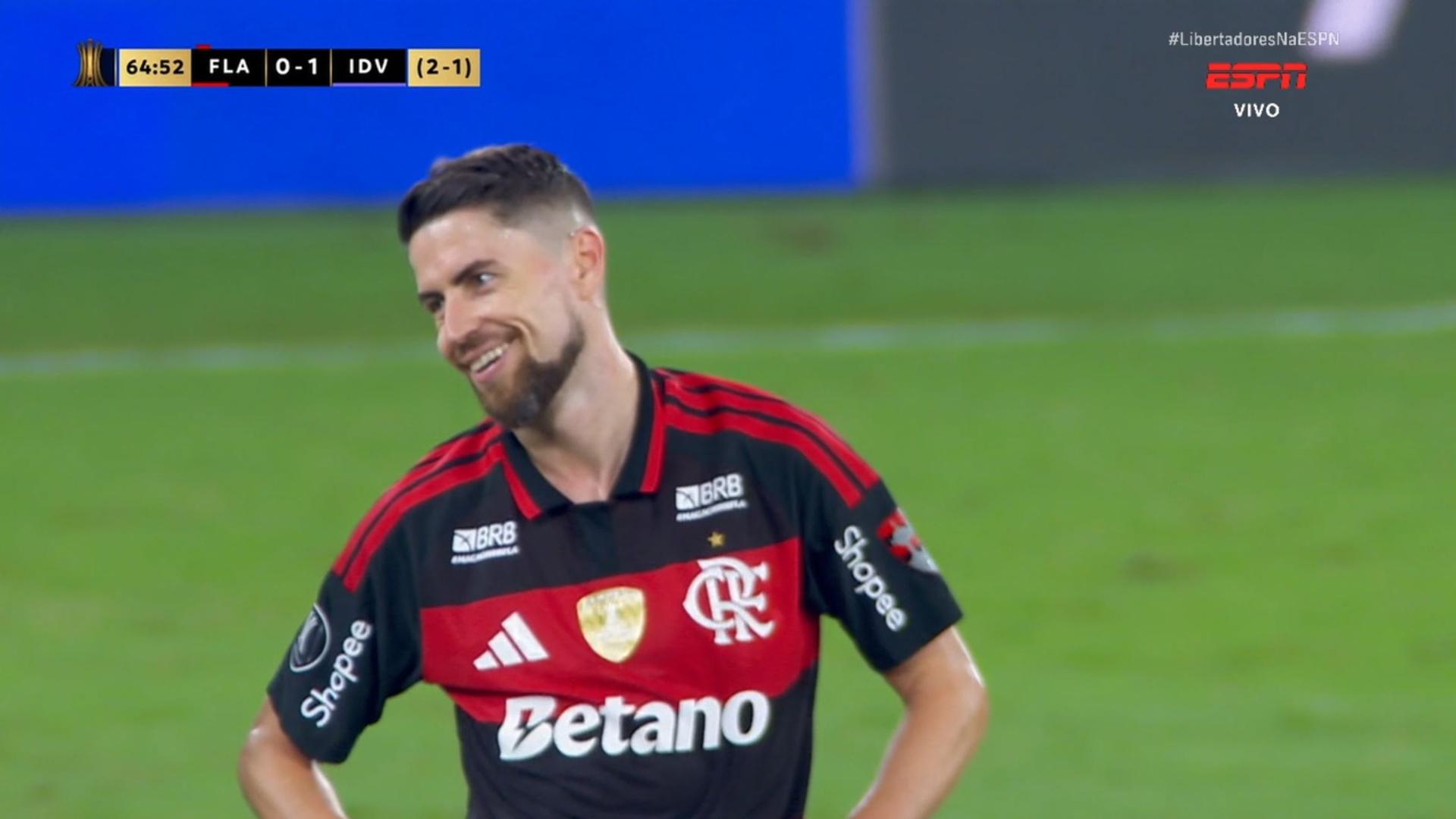 Jorginho expulso! Meia do Flamengo recebe segundo amarelo e deixa equipe com um a menos contra o Del Valle; VEJA