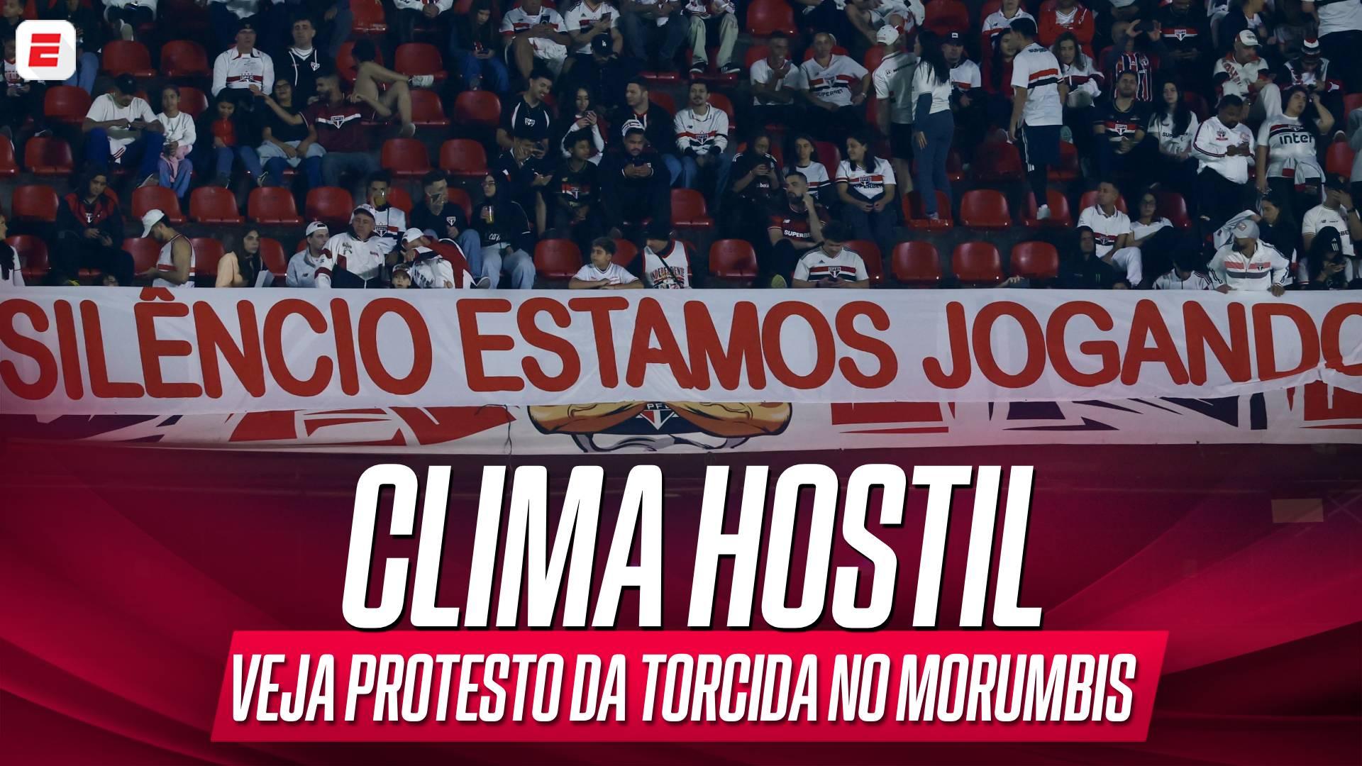 Torcida do São Paulo protesta após eliminação contra o Boca com faixa ironizando fala de Dorival e '15 minutos de silêncio'; VEJA