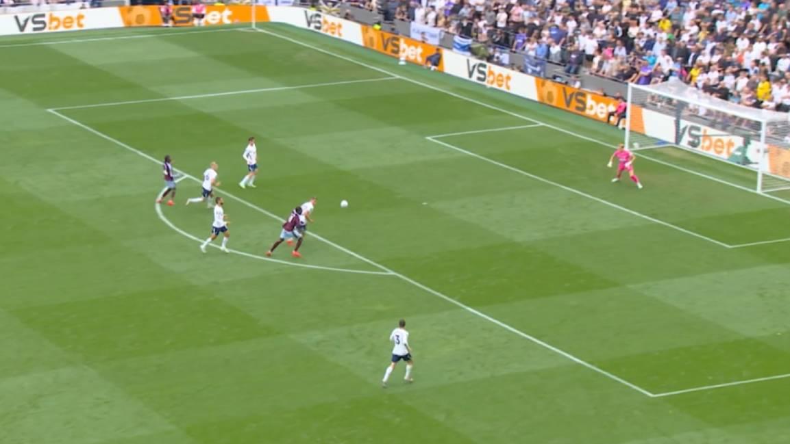 Golaço de Nicolas Jackson! Camisa 11 do Aston Villa faz pintura contra o Tottenham na Premier League