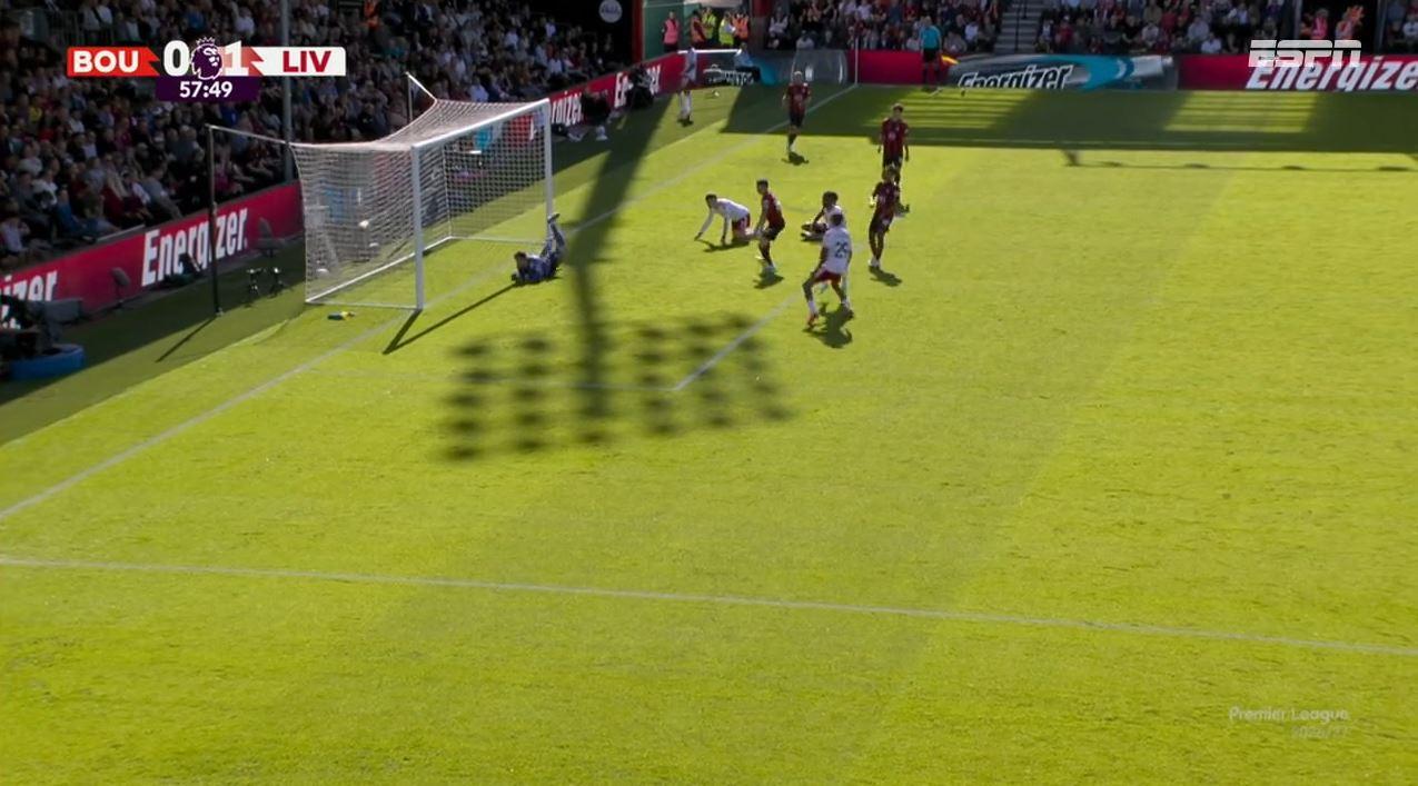 Gol do Liverpool! Isak recebe de Wirtz na cara do gol e abre o placar contra o Bournemouth