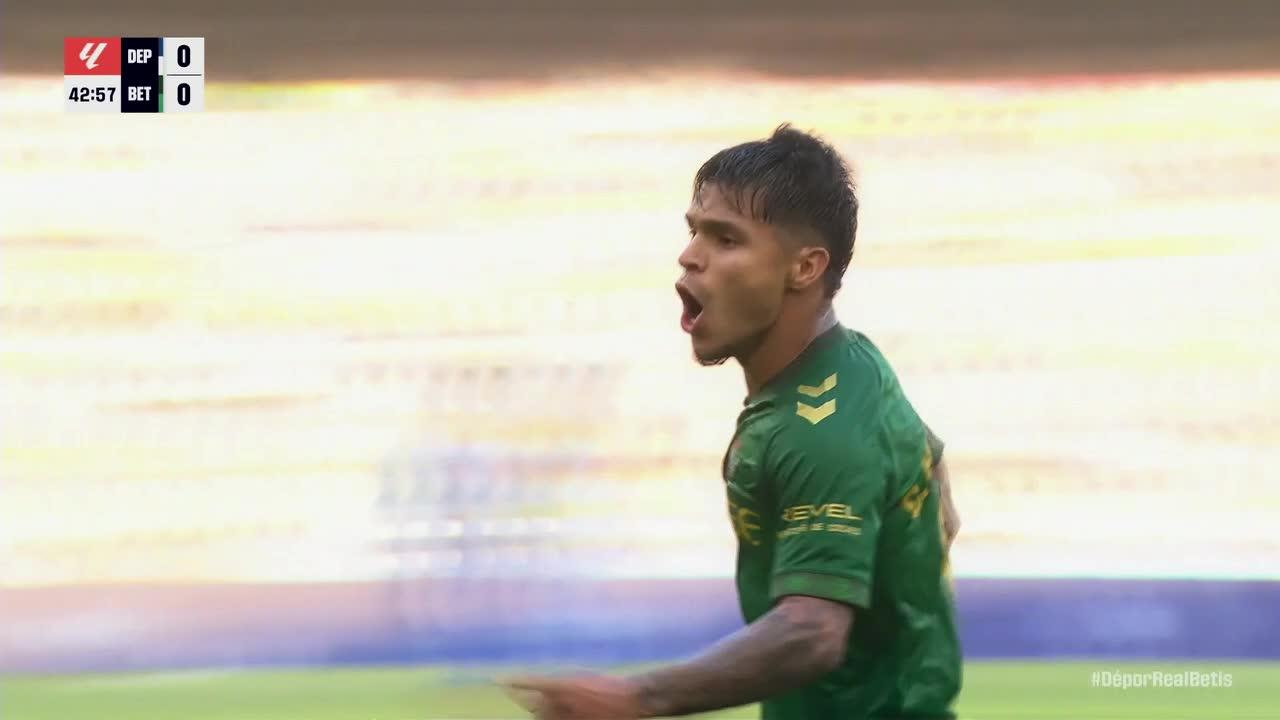 Golazo de Cucho Hernández ante La Coruña