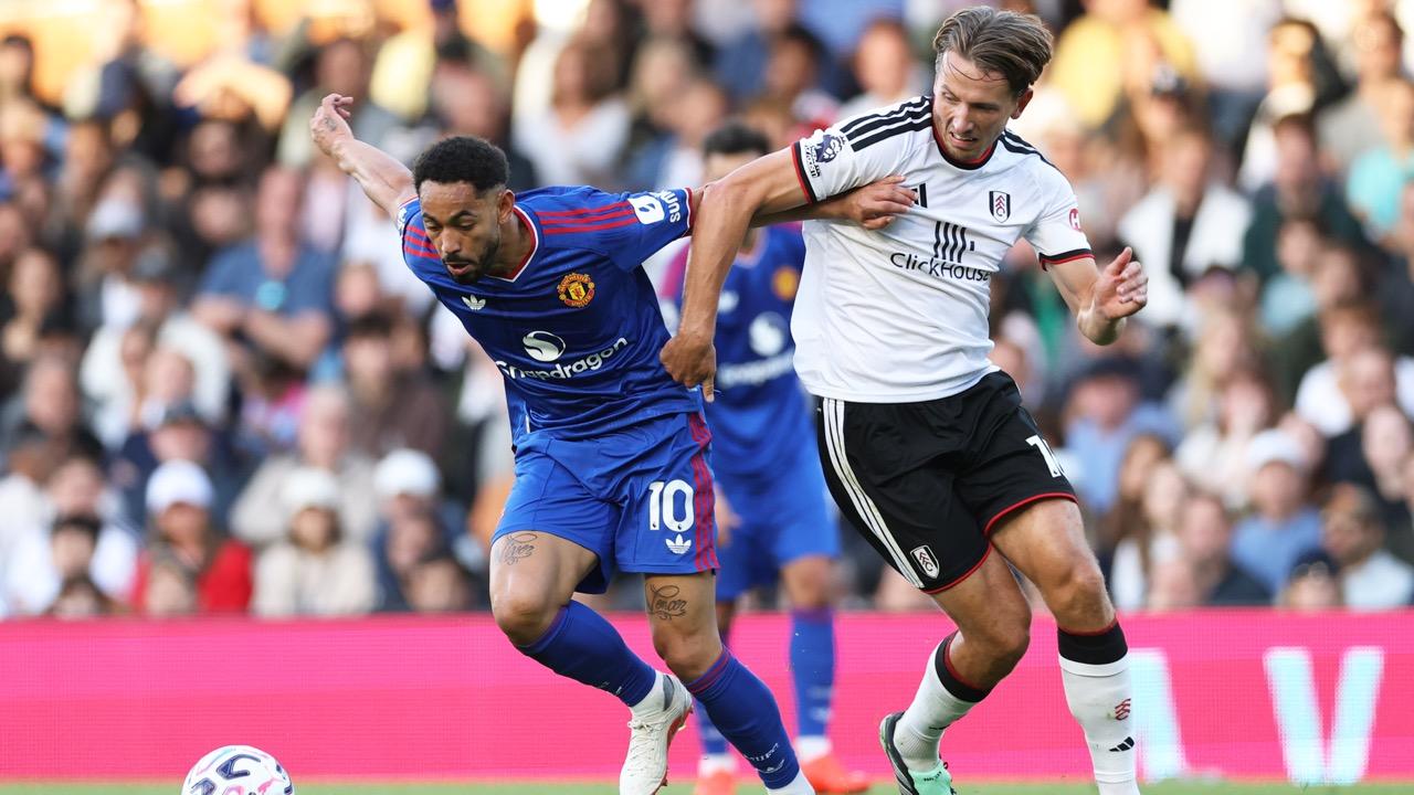 United stumble again at Fulham