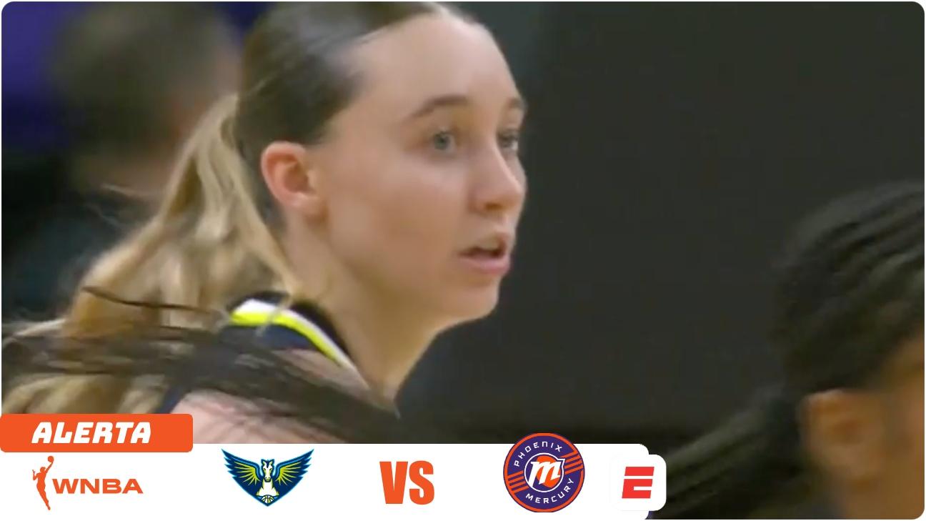 Paige Bueckers encesta el triple.