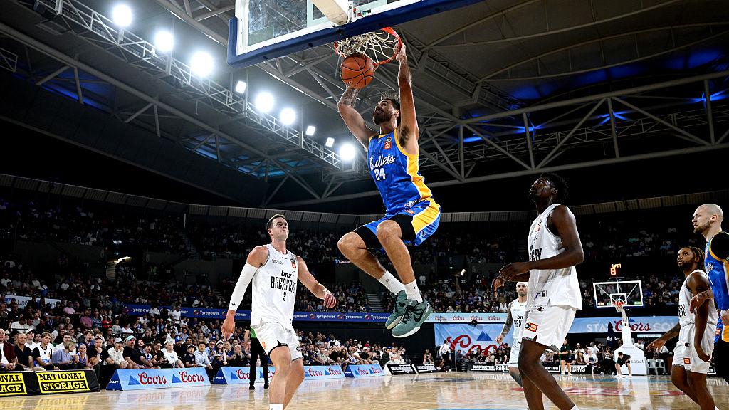 Dunks to Harrison, Mayen excite Brisbane crowd