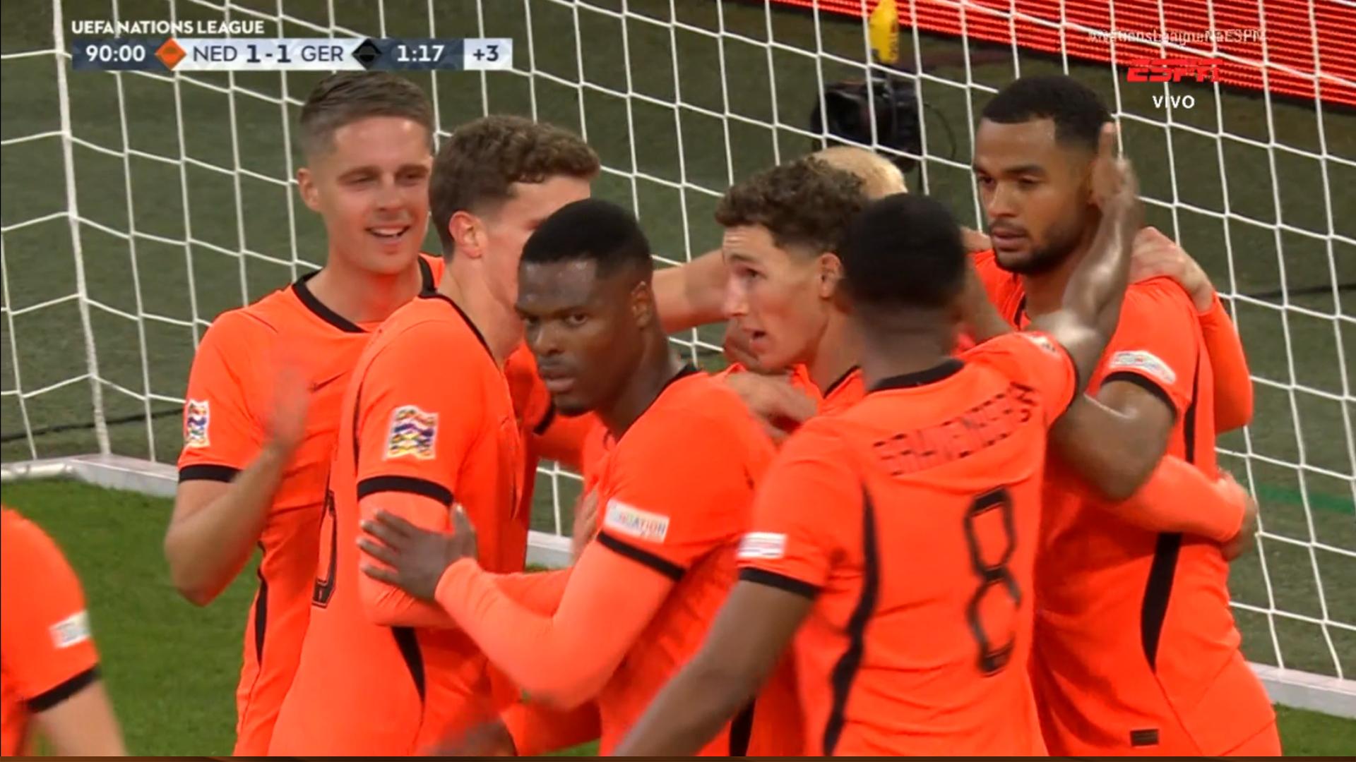GOLAÇO DA HOLANDA! Gakpo recebe cruzamento absurdo, 'para no ar' e empata contra a Alemanha; VEJA
