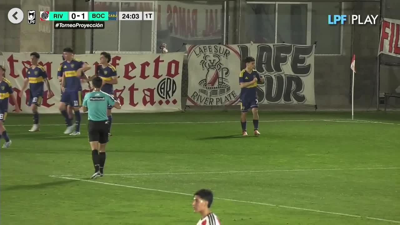 Blooper de Martinet y gol de Kevin Ferreira para adelantar a Boca en el Superclasico